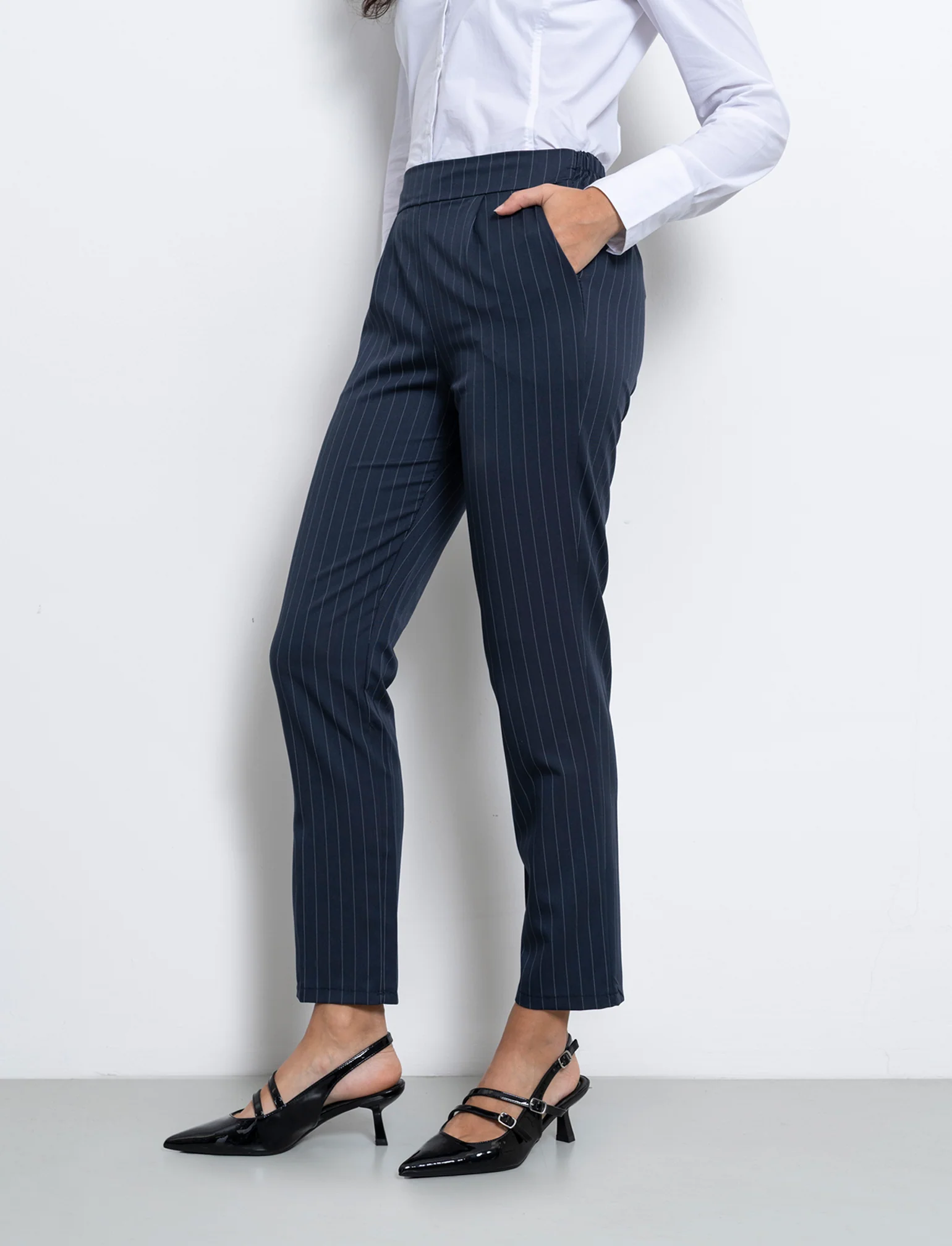 Pantalone in tessuto rigato con elastico al dietro - Blu