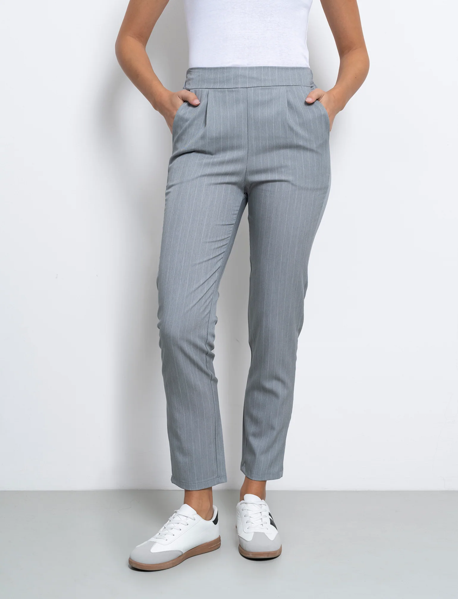 Pantalone in tessuto rigato con elastico al dietro - Grigio chiaro