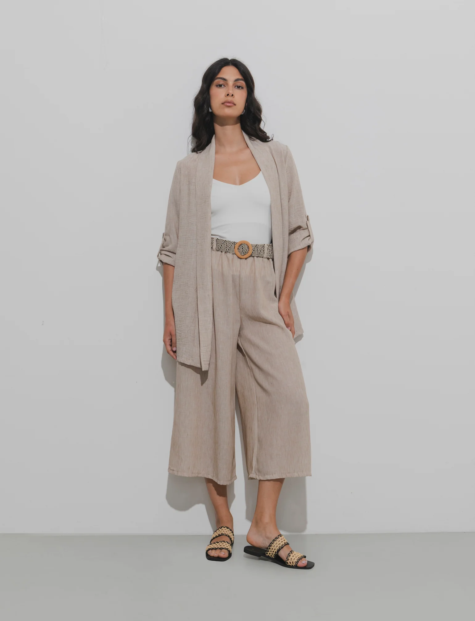 Pantalone largo con cintura - Beige - Image 3