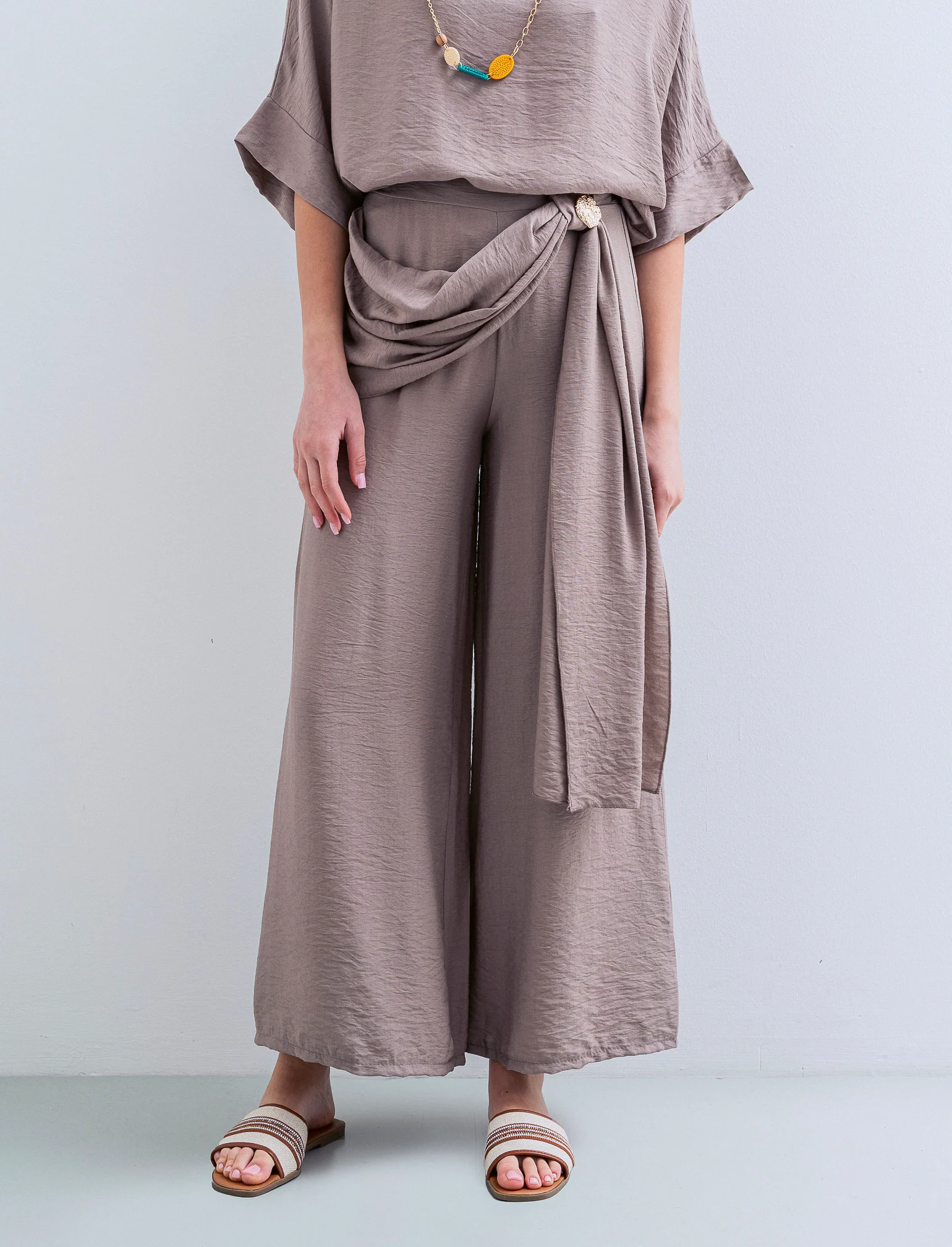 Pantalone largo con fusciacca e bottone - Grigio fango - Image 2