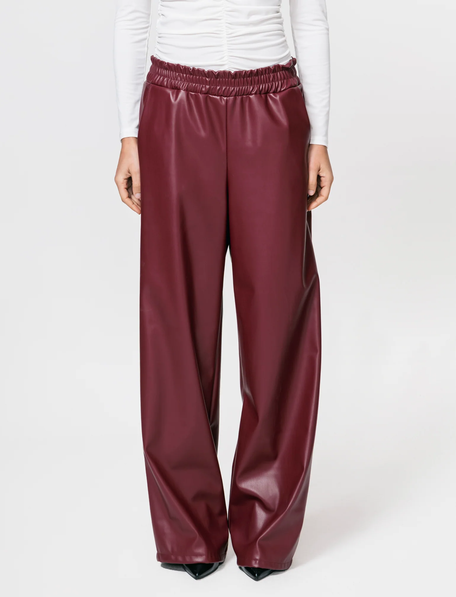 Pantalone palazzo con elastico in vita in ecopelle - Bordeaux - Image 4