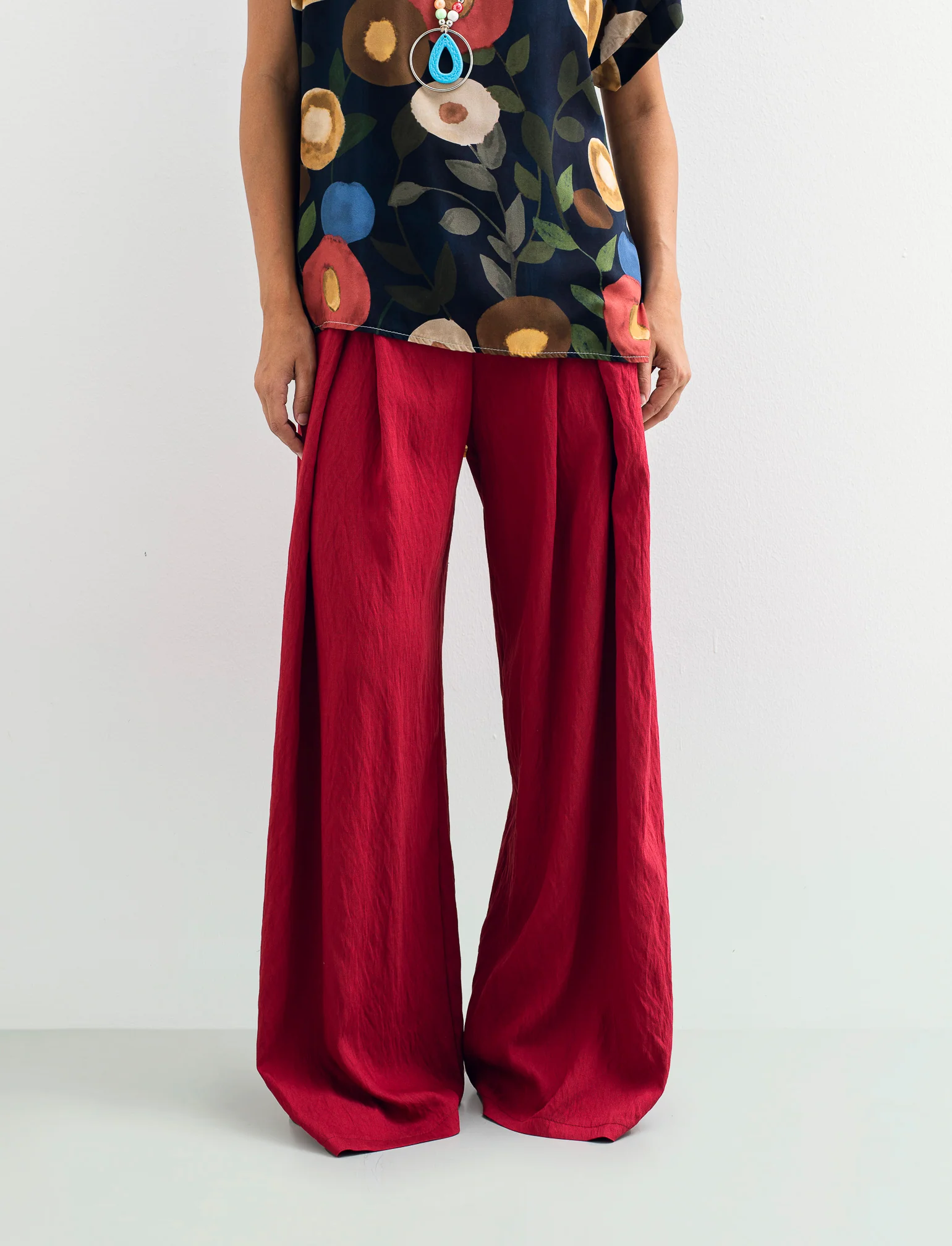 Pantalone palazzo con pences - Rosso - Image 4