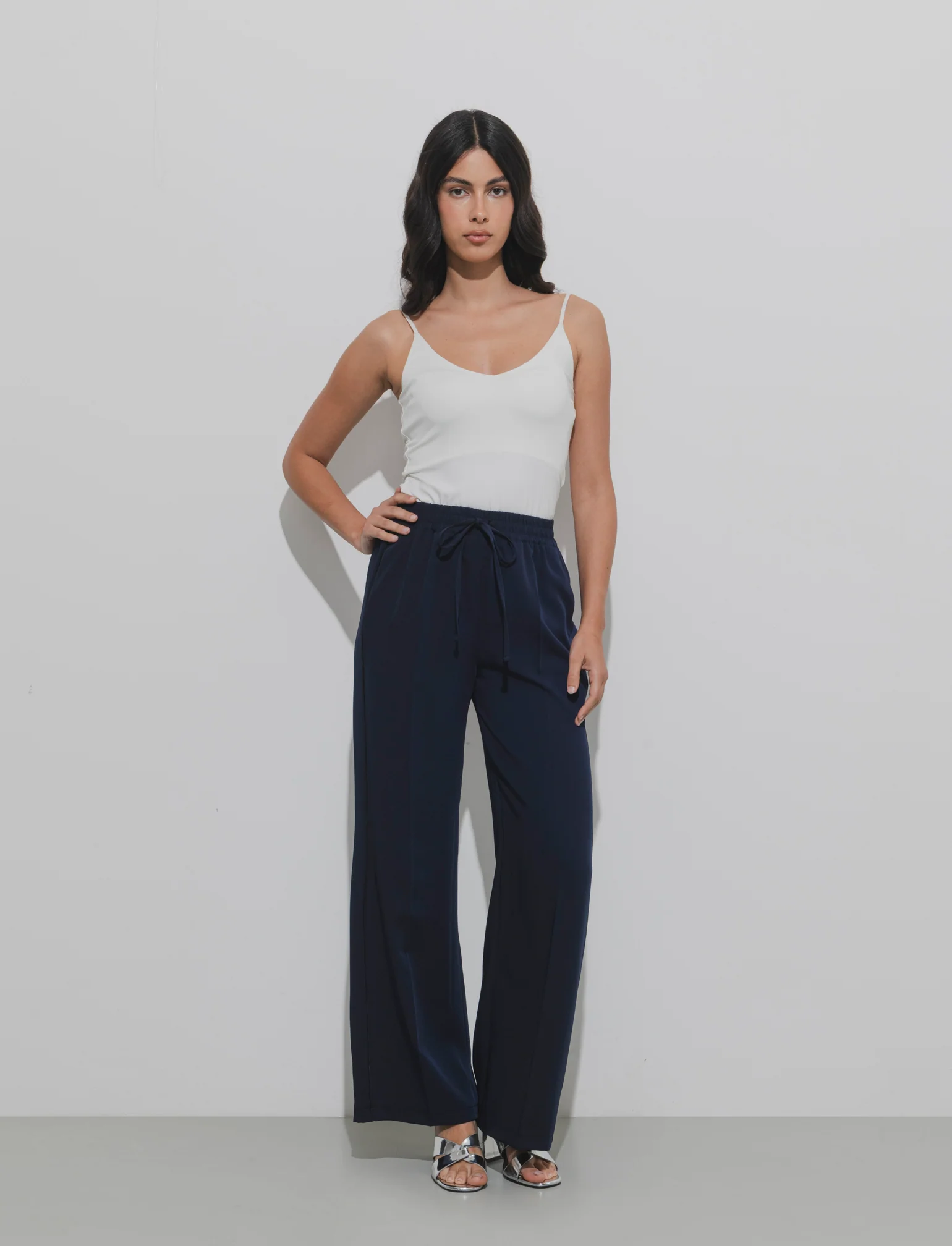 Pantalone palazzo con vita elasticizzata e coulisse regolabile. - Blu - Image 3