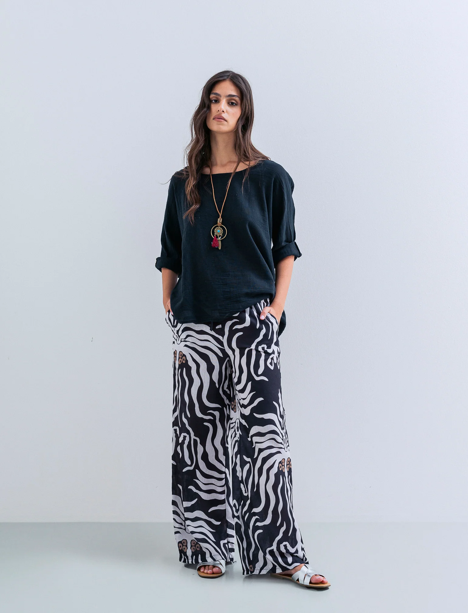 Pantalone palazzo stampato - Nero - Image 2