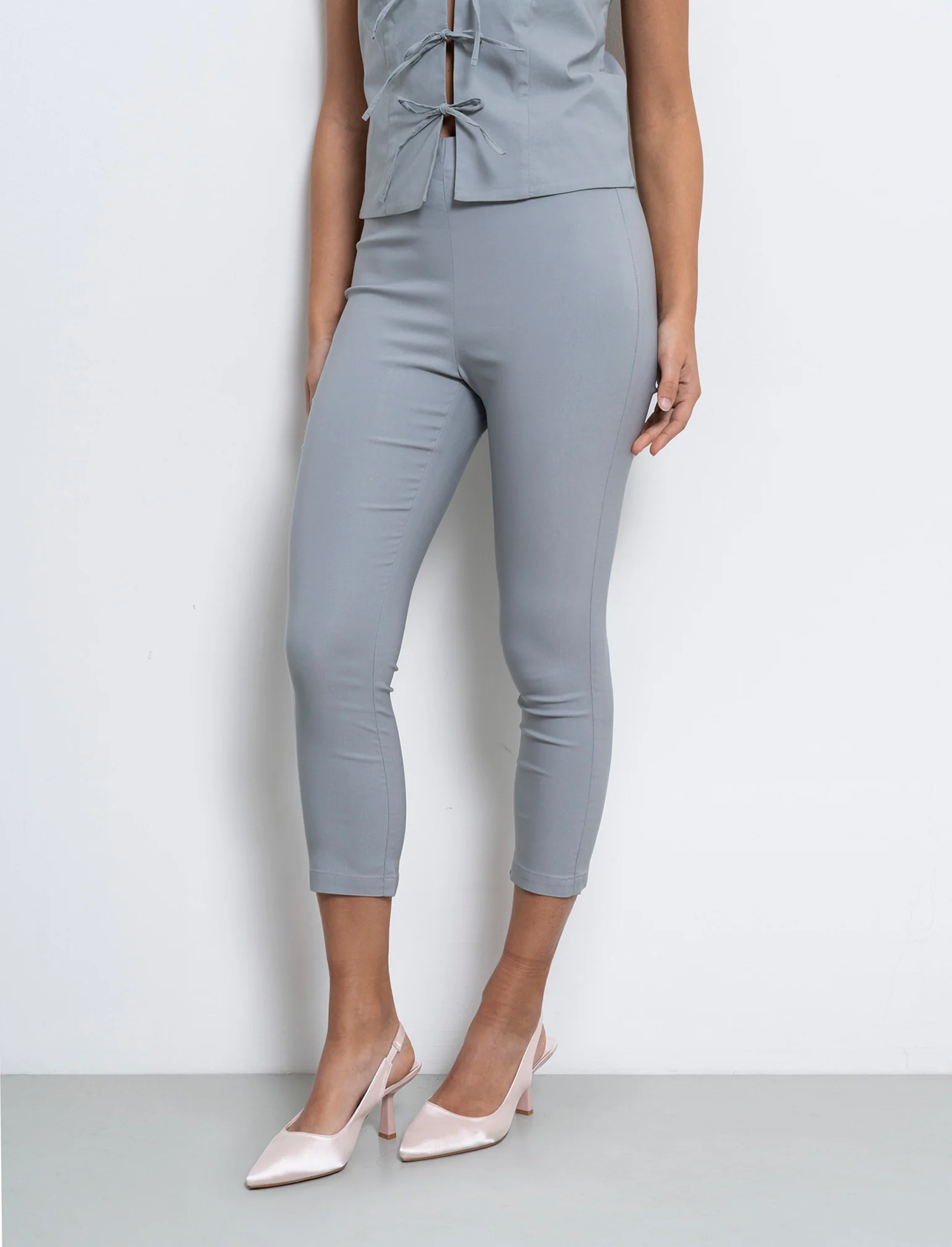 Pantalone pinocchietto da donna - Grigio perla - Image 2
