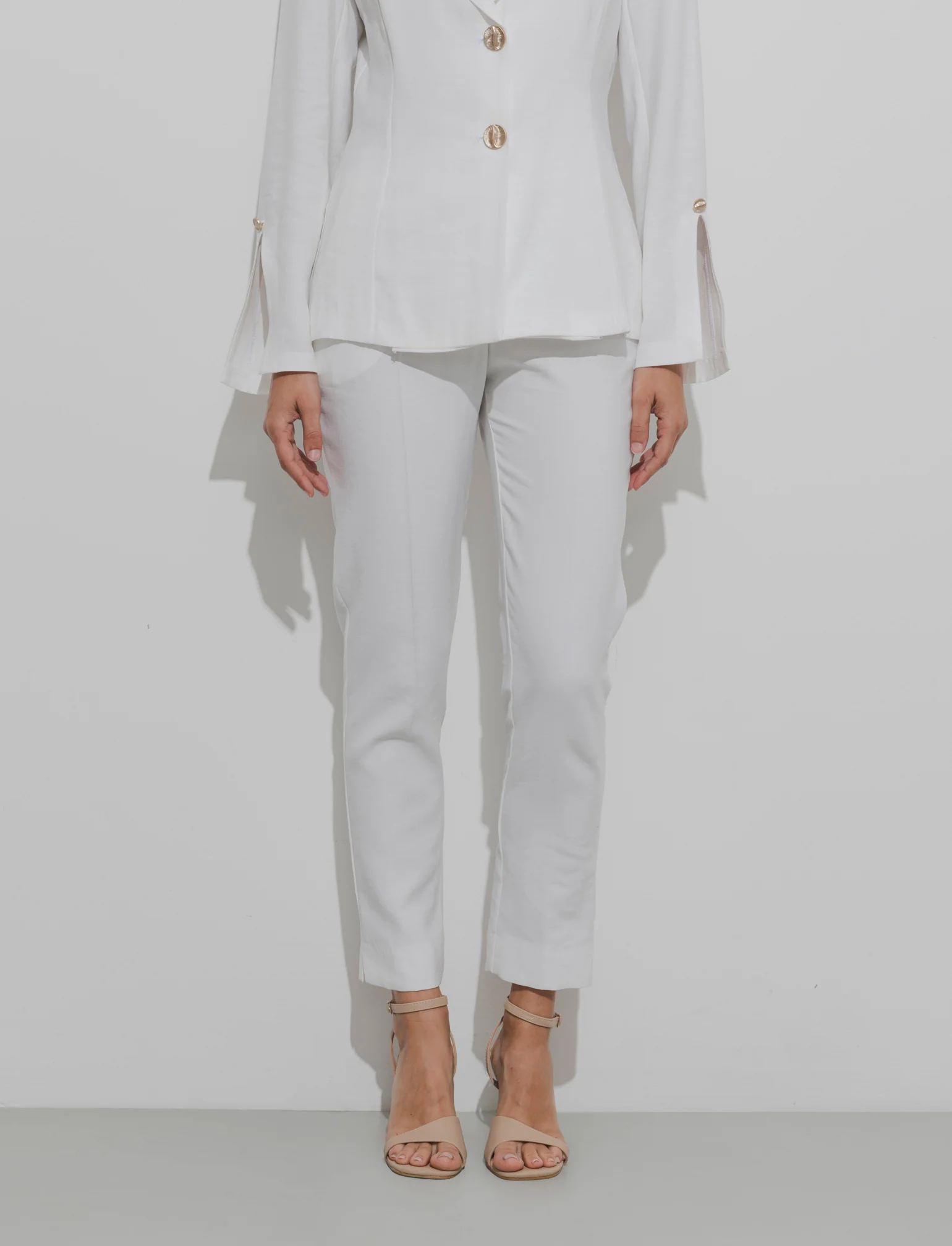 Pantalone regular con bottone gioiello - Bianco panna