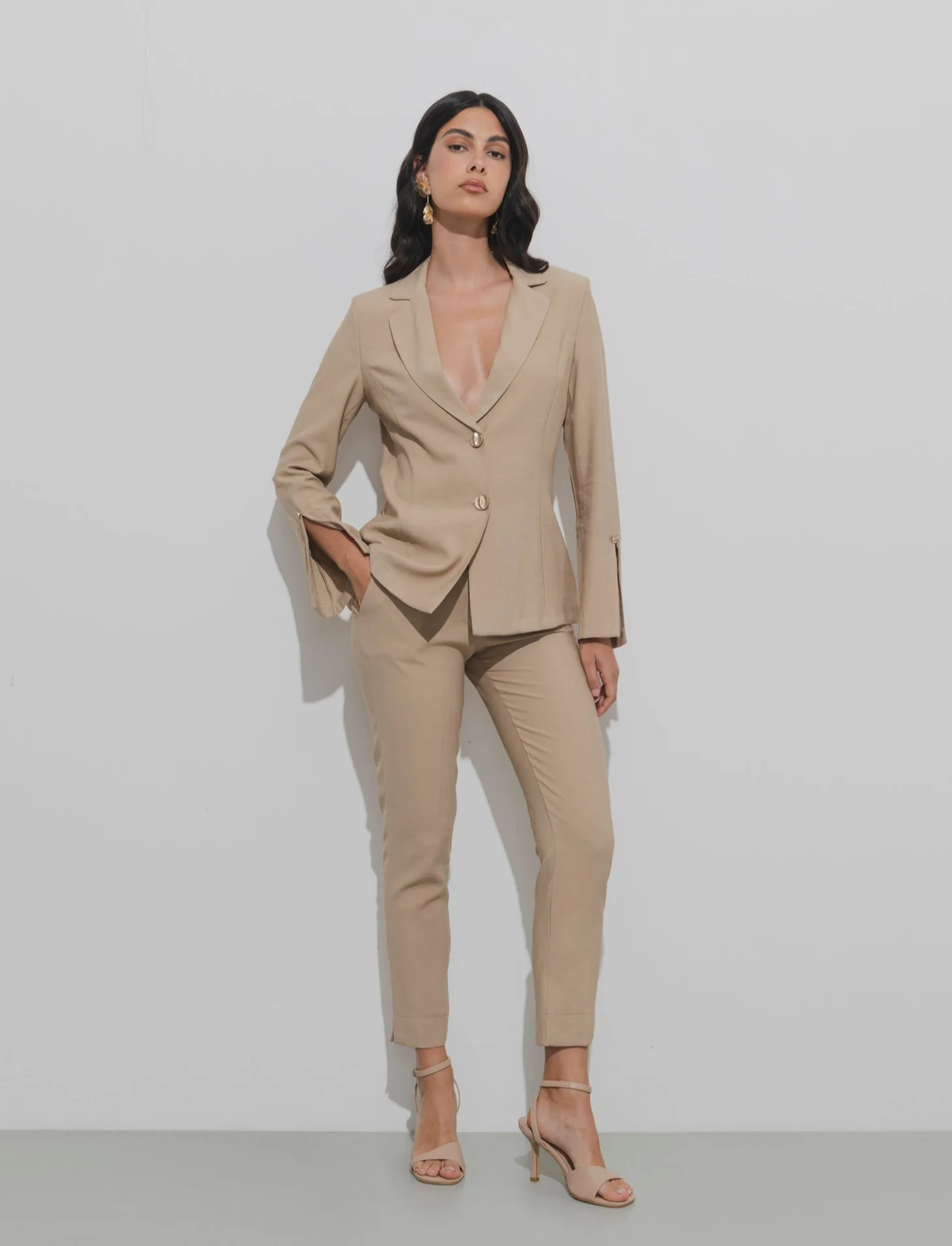 Pantalone regular con bottone gioiello - Cammello - Image 3