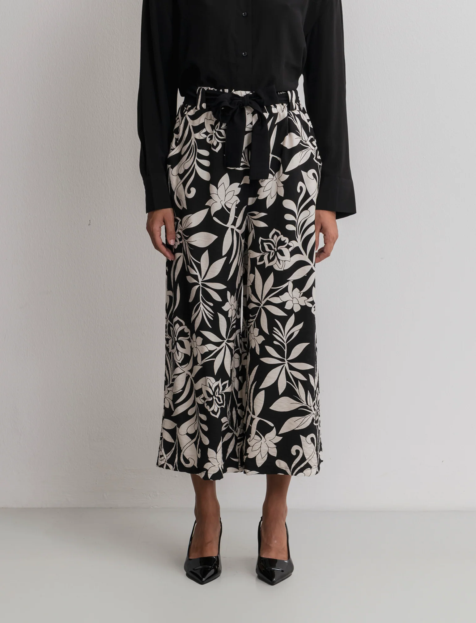 Pantalone stampato con cintura in tessuto - Fiorato