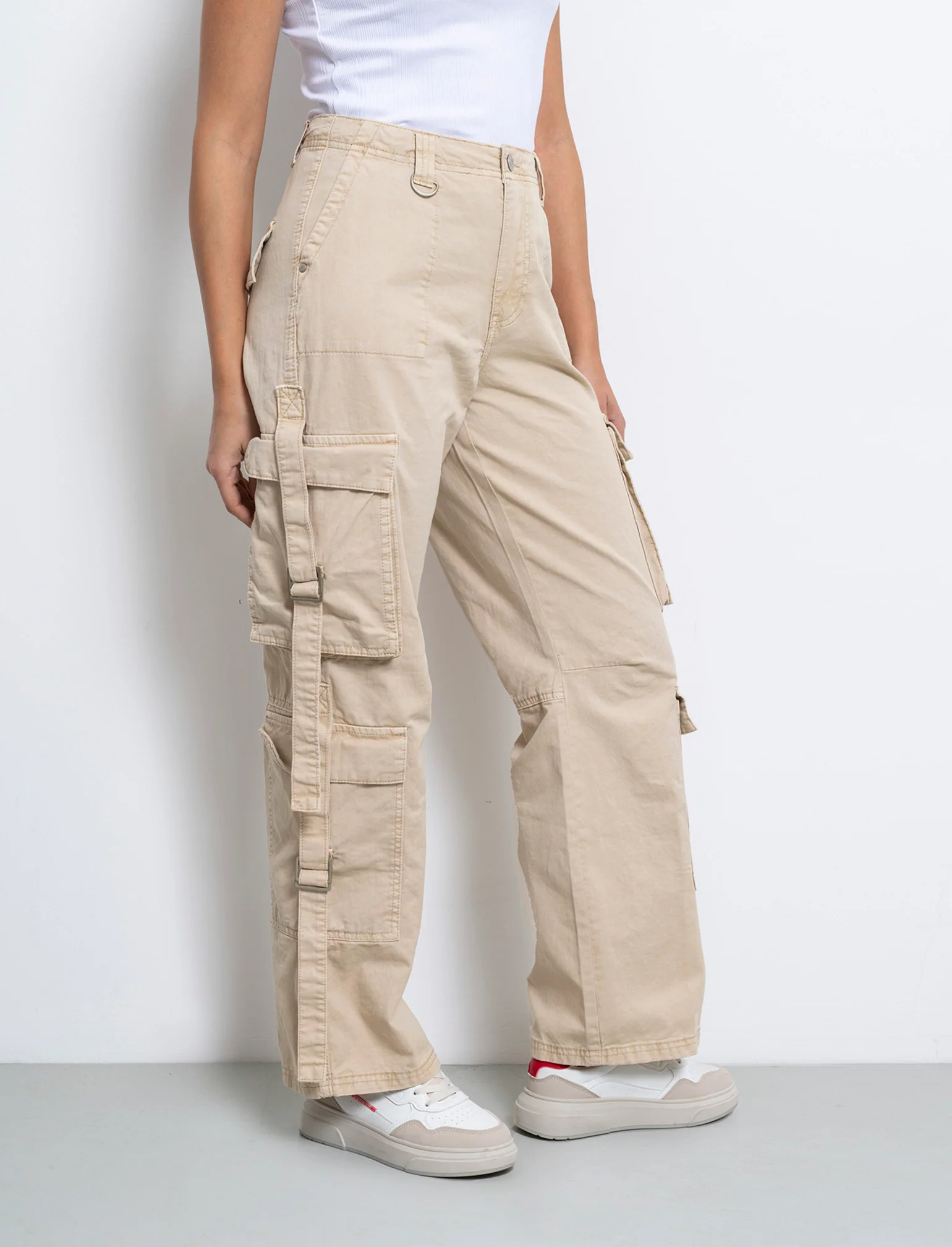 Pantaloni cargo con lacci da donna - Beige
