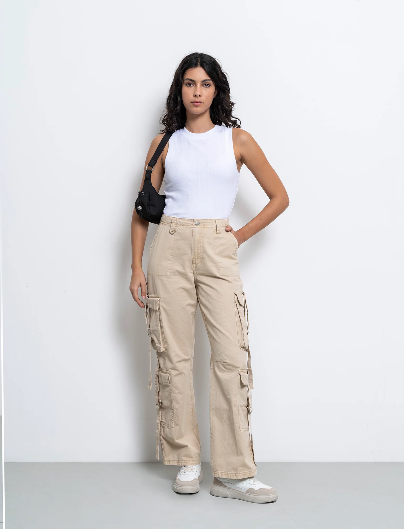 Pantaloni cargo con lacci da donna - Beige - Image 3