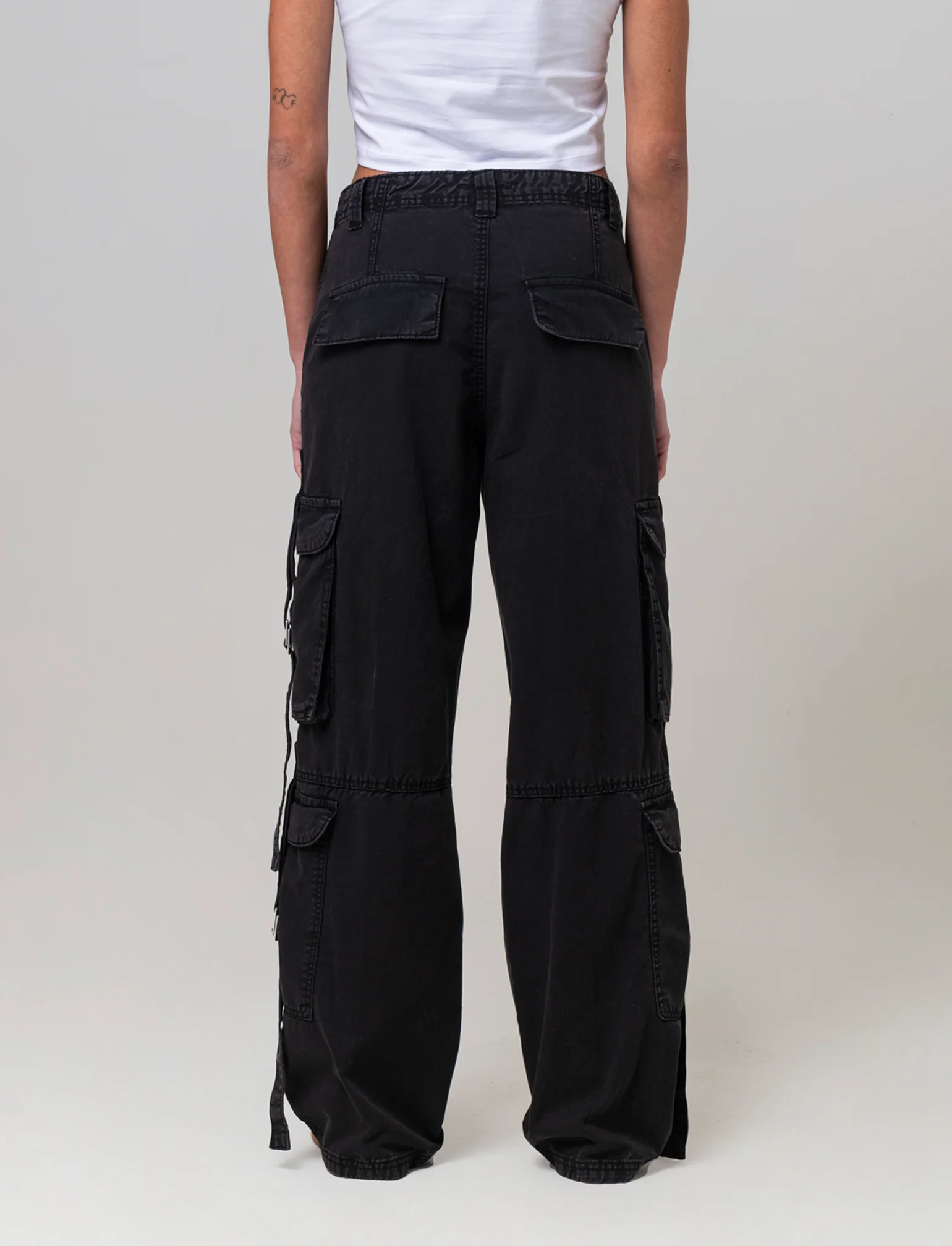 Pantaloni cargo con lacci da donna - Nero