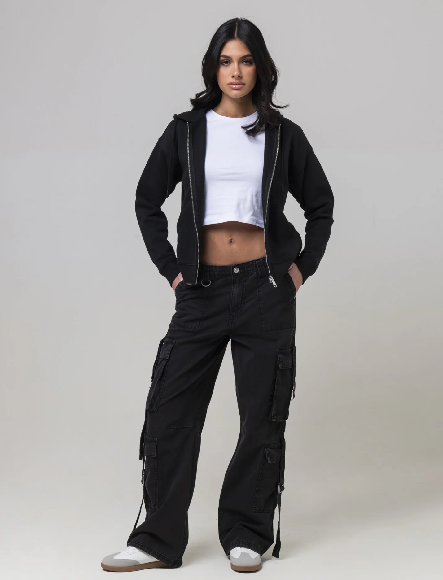 Pantaloni cargo con lacci da donna - Nero - Image 2
