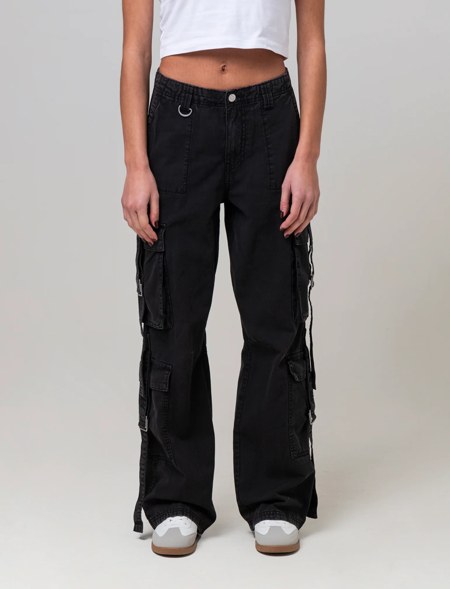 Pantaloni cargo con lacci da donna - Nero - Image 3