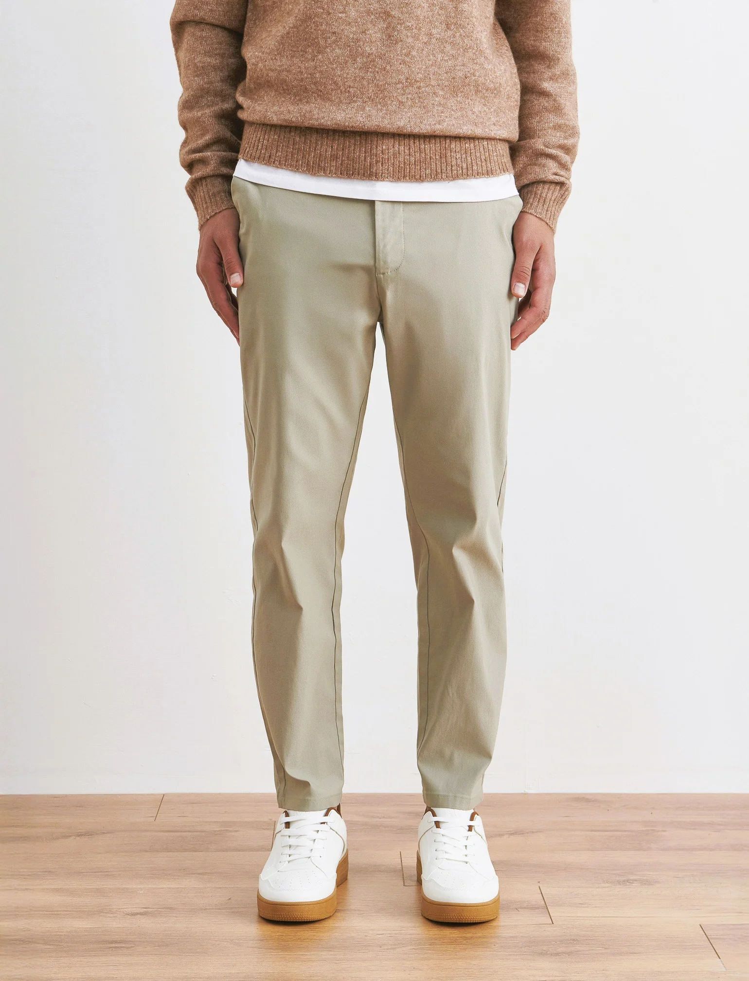 PANTALONI CHINO JOGGER IN TESSUTO TECNICO STRETCH - Beige - Image 3