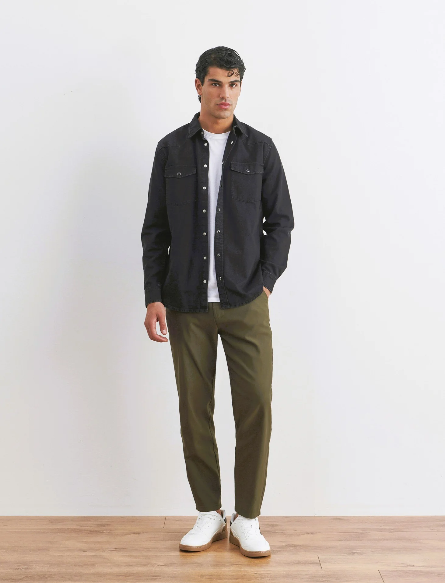 PANTALONI CHINO JOGGER IN TESSUTO TECNICO STRETCH - Verde militare - Image 3