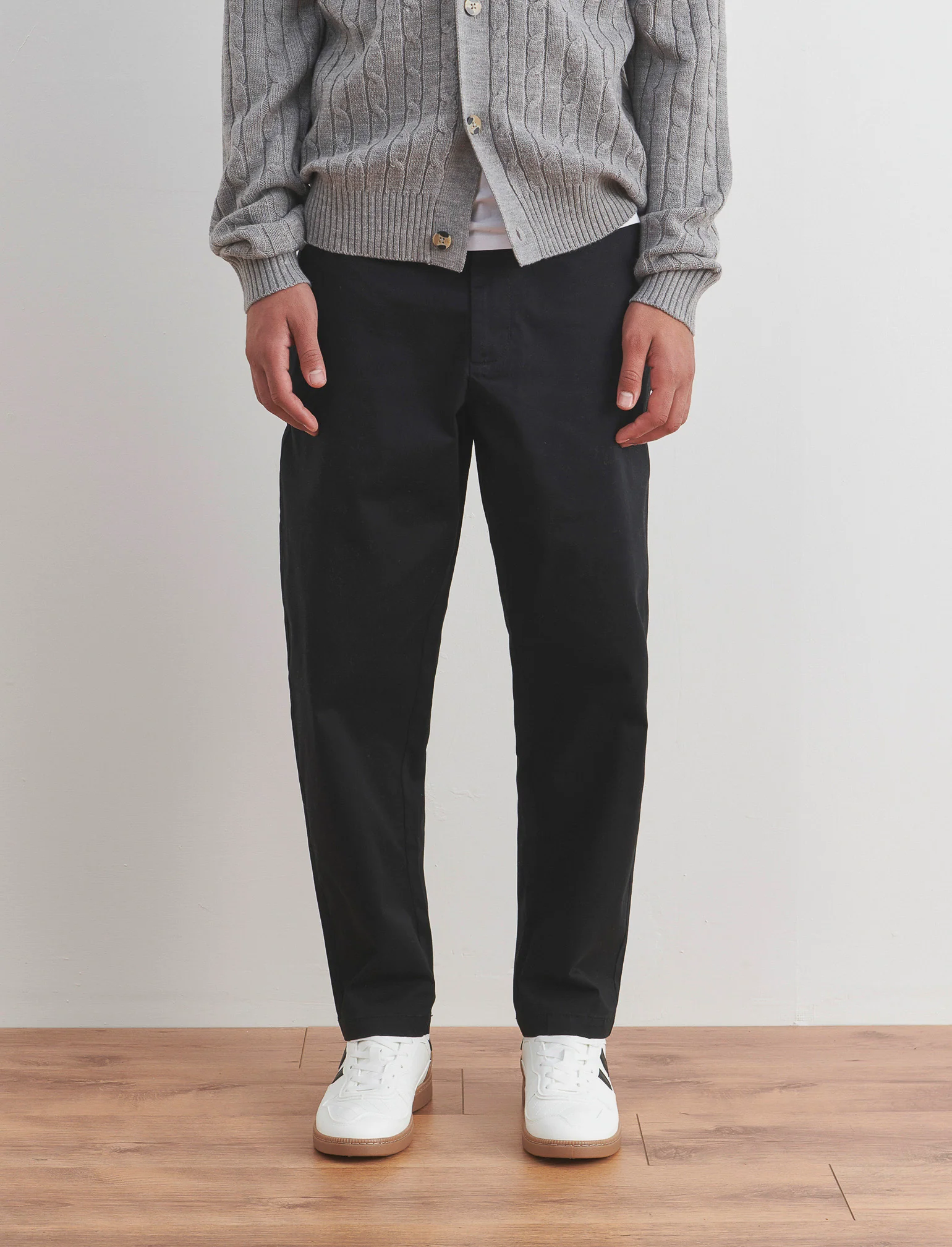 PANTALONI CHINO RELAXED TESSUTO PREMIUM - Nero - Image 2