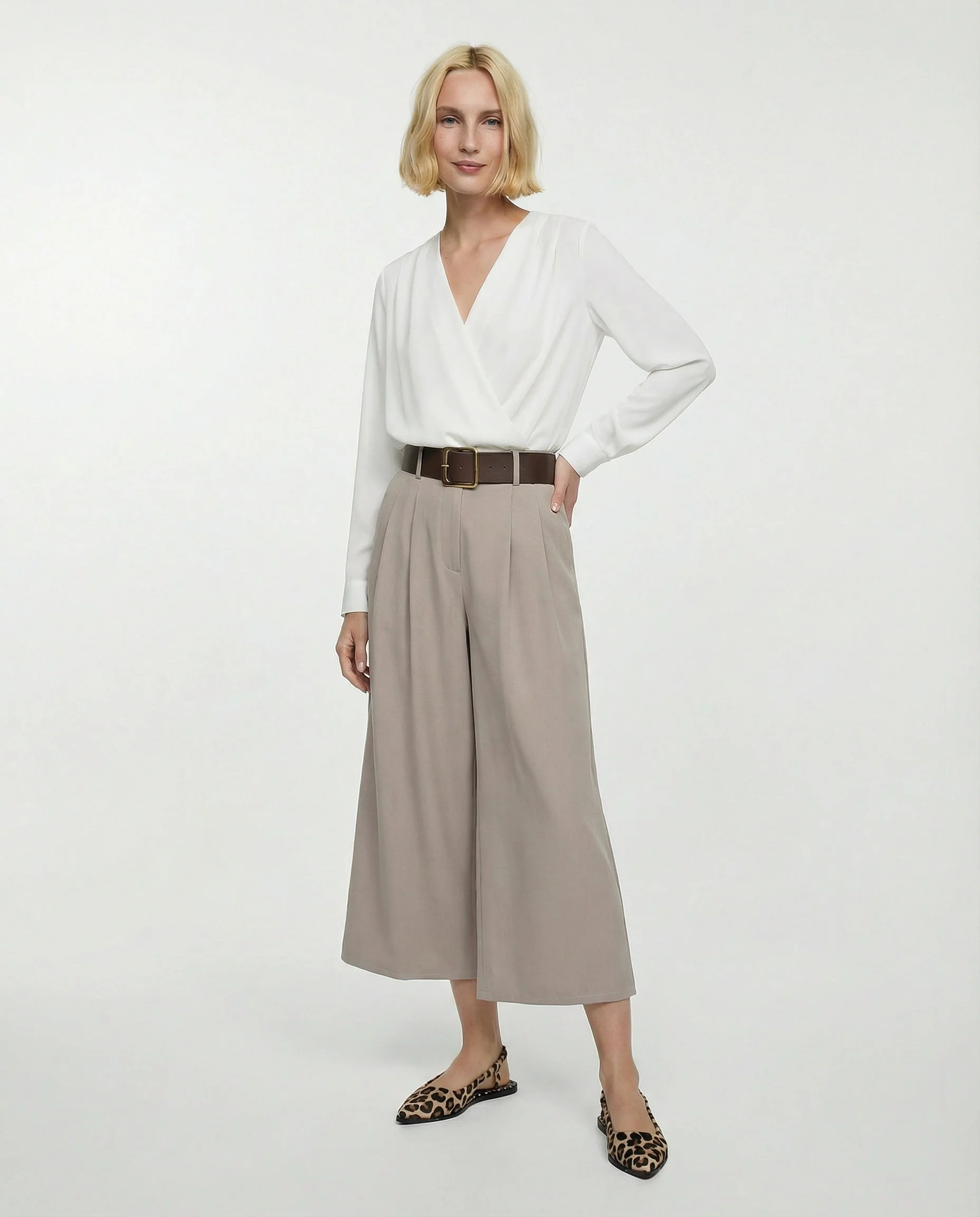 Pantaloni con pieghe e cintura - Grigio fango - Image 3