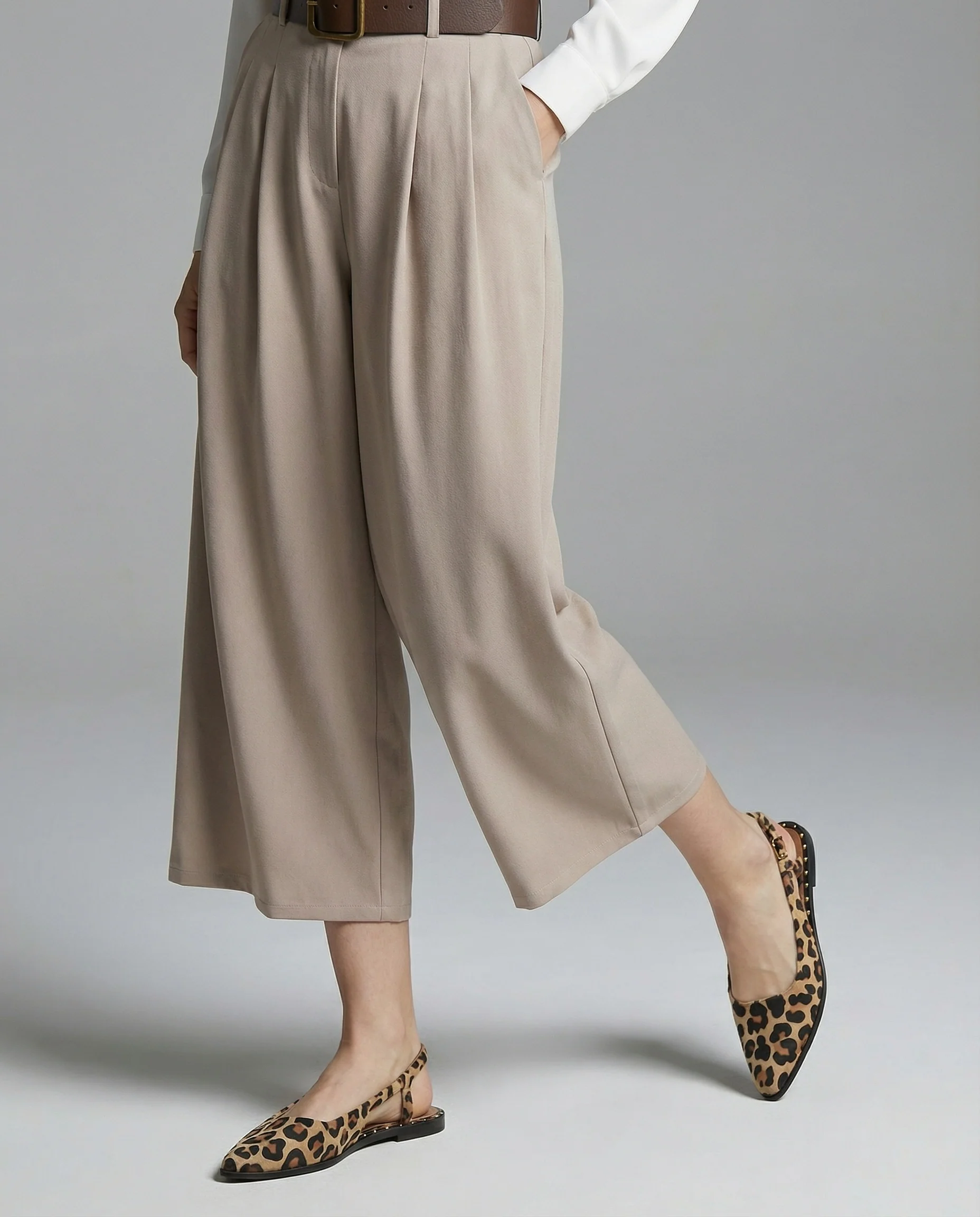 Pantaloni con pieghe e cintura - Grigio fango - Image 4