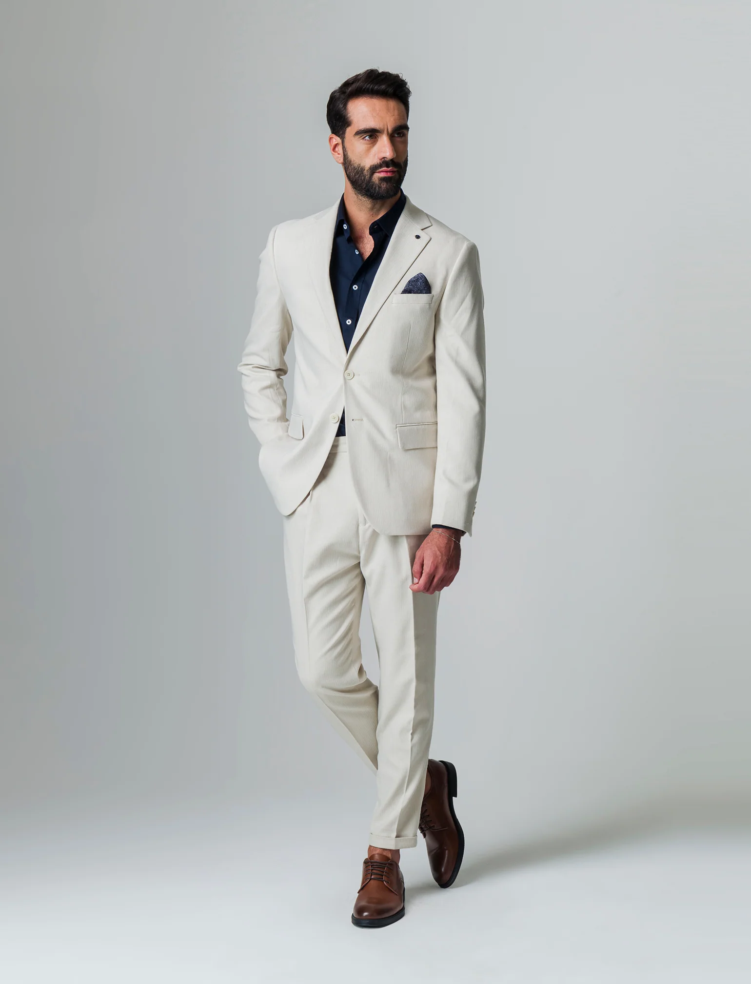 Pantaloni da completo tessuto strutturato da uomo - Beige - Image 3