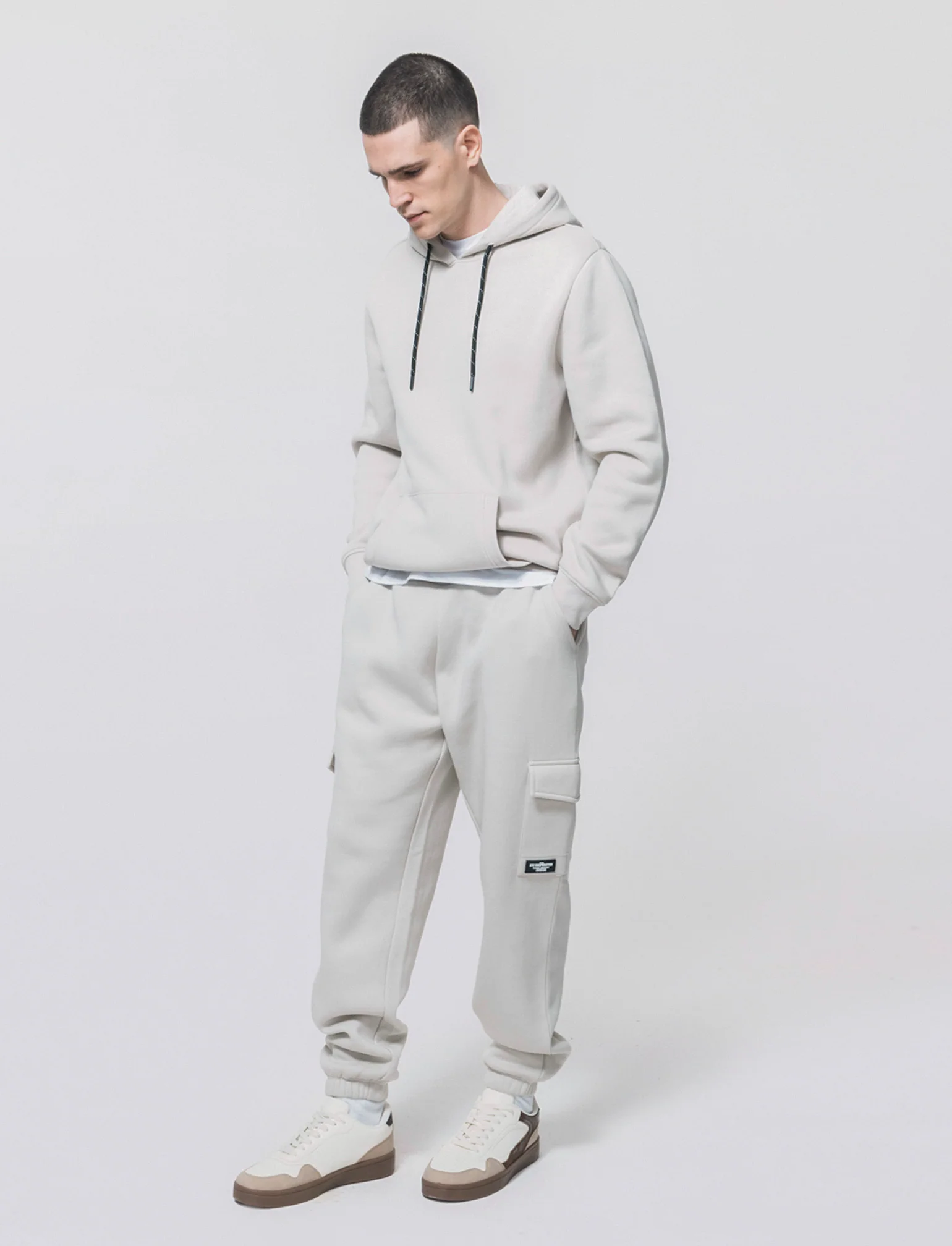Pantaloni in felpa con tasconi laterali - Grigio ghiaccio - Image 2