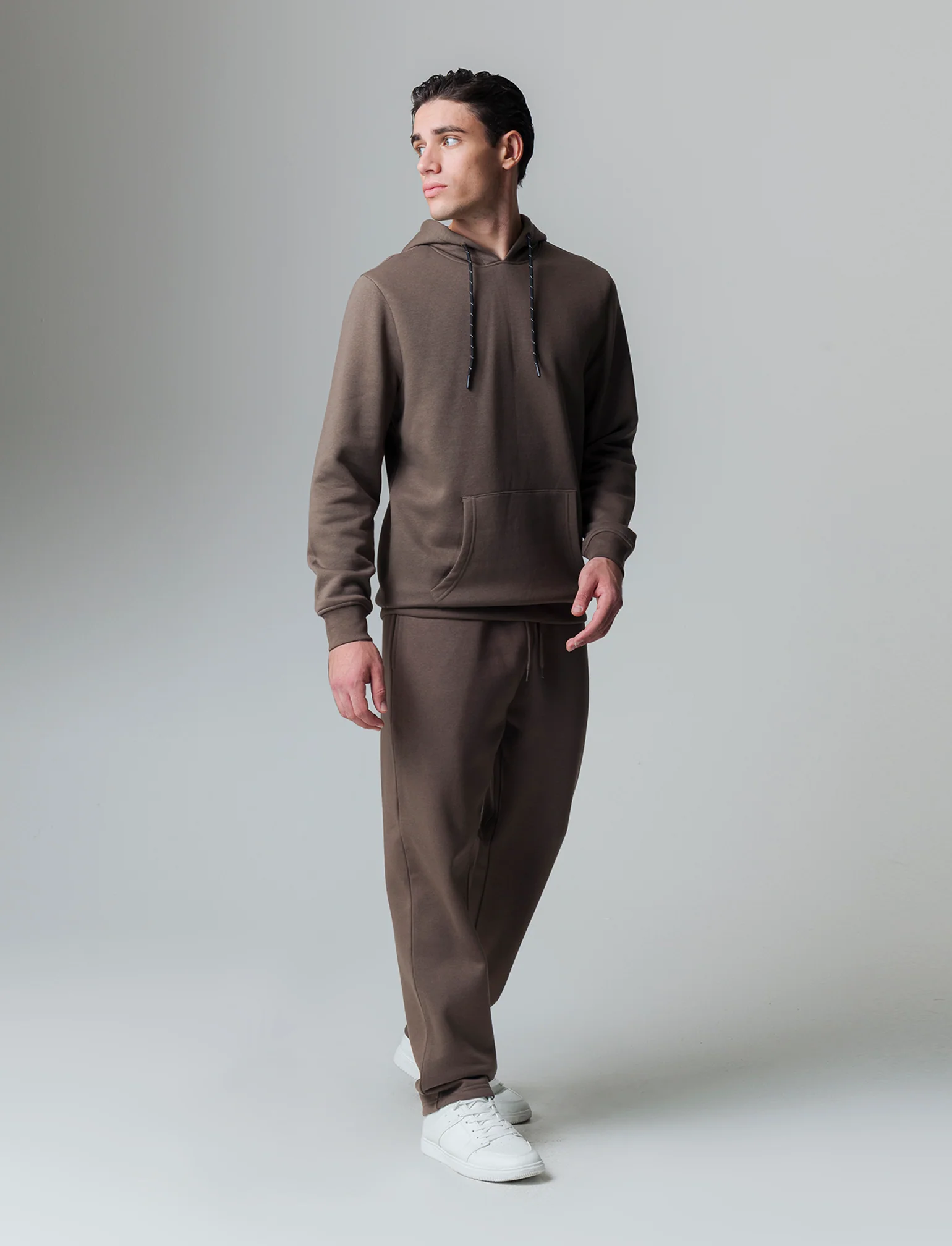 Pantaloni straight in felpa con vita jogger da uomo - Grigio fango - Image 3