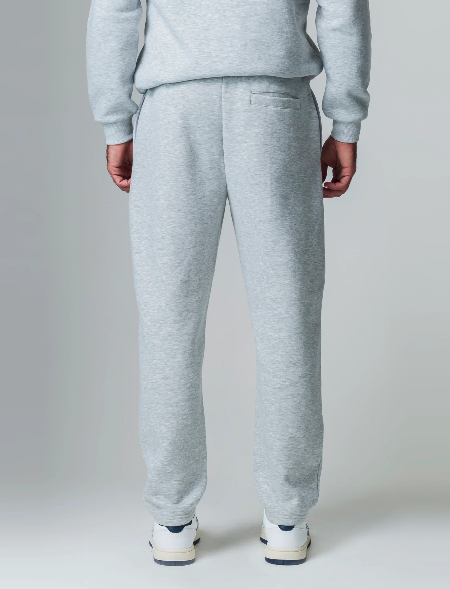 Pantaloni straight in felpa con vita jogger da uomo - Grigio mel. - Image 2