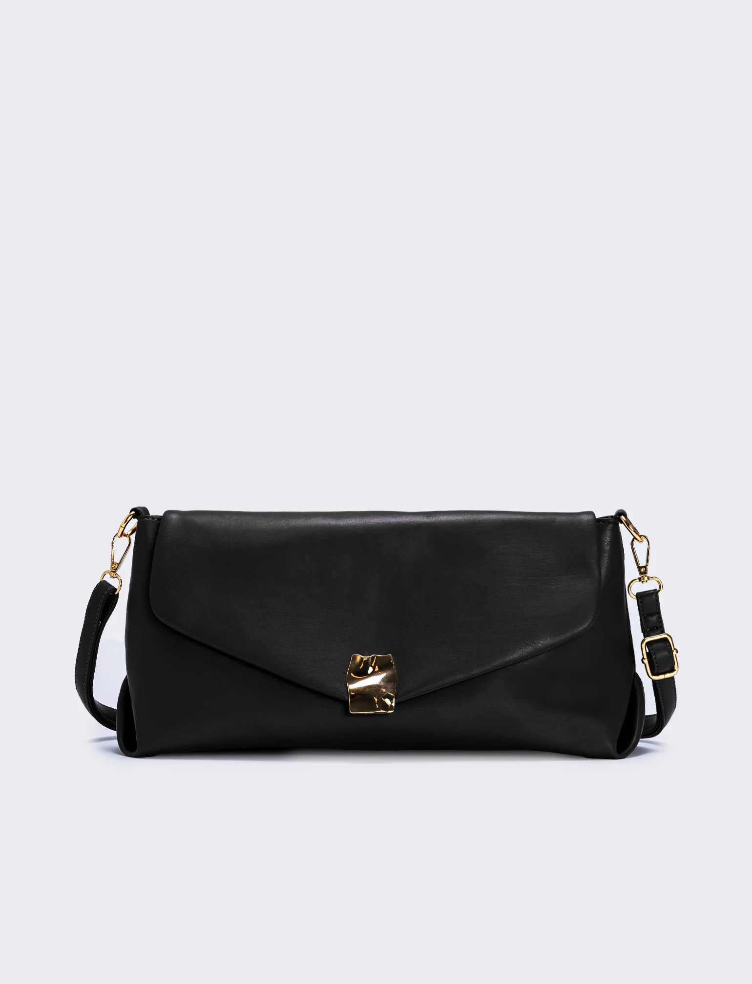 Pochettone effetto pelle con patta - Nero