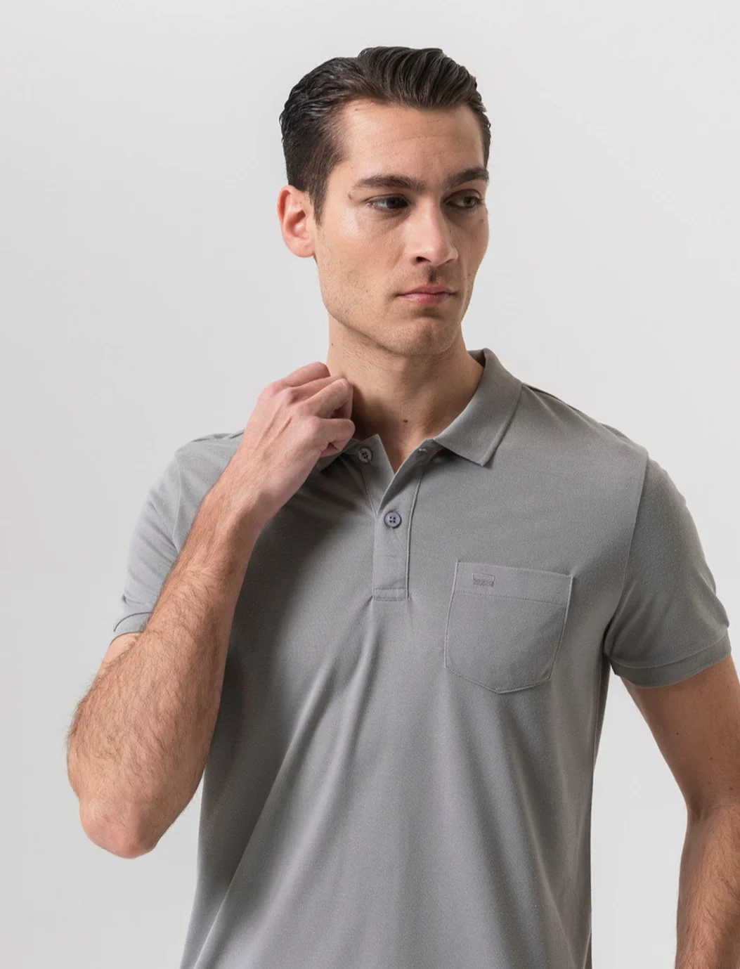 Polo basica con taschino da uomo - Grigio - Image 3