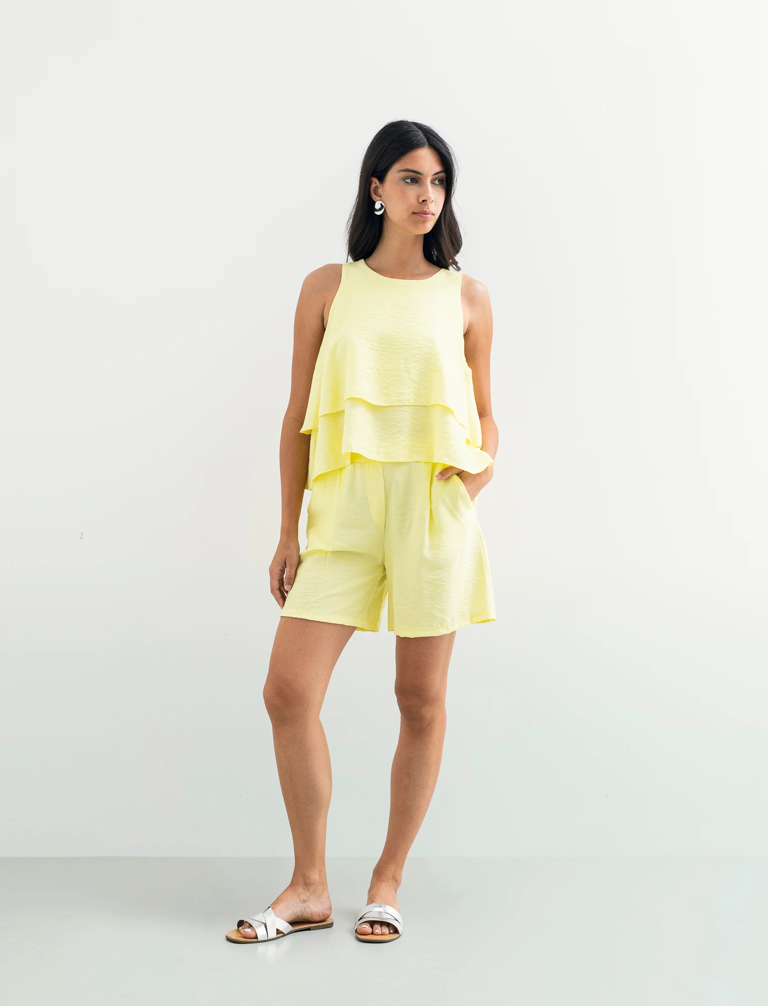 Short con passanti e pinces - Giallo - Image 3