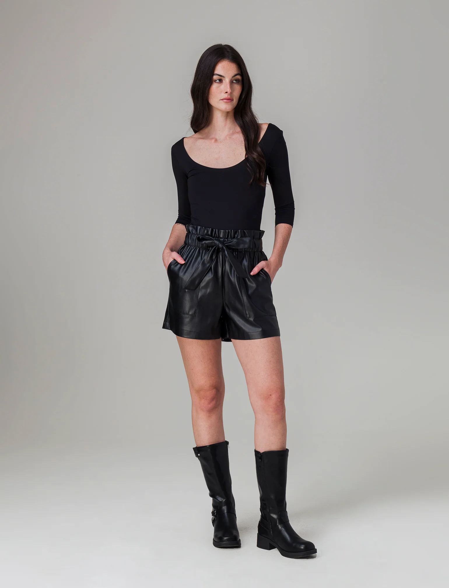 Short in similpelle da donna - Nero - Image 3