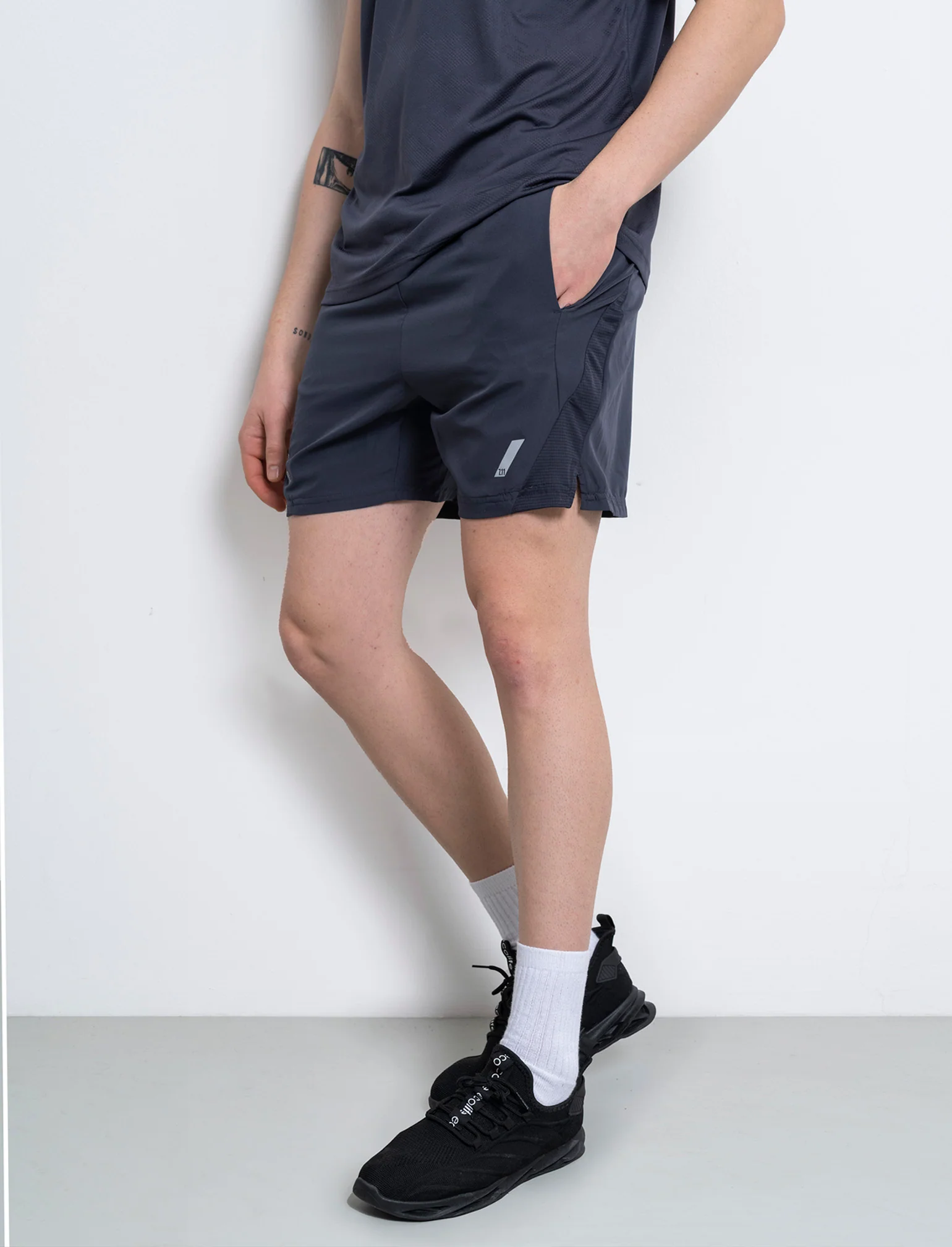 Shorts da allenamento in tessuto tecnico leggero da uomo - Avion - Image 3