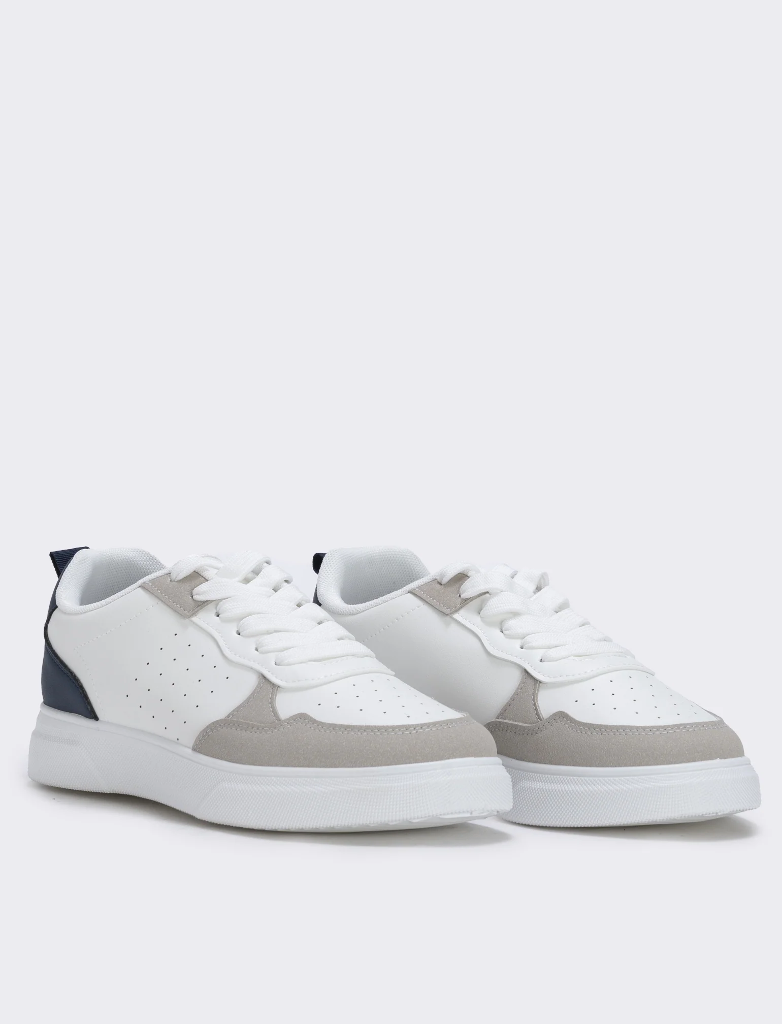 Sneakers bianche con riporti a contrasto - Bianco - Image 3