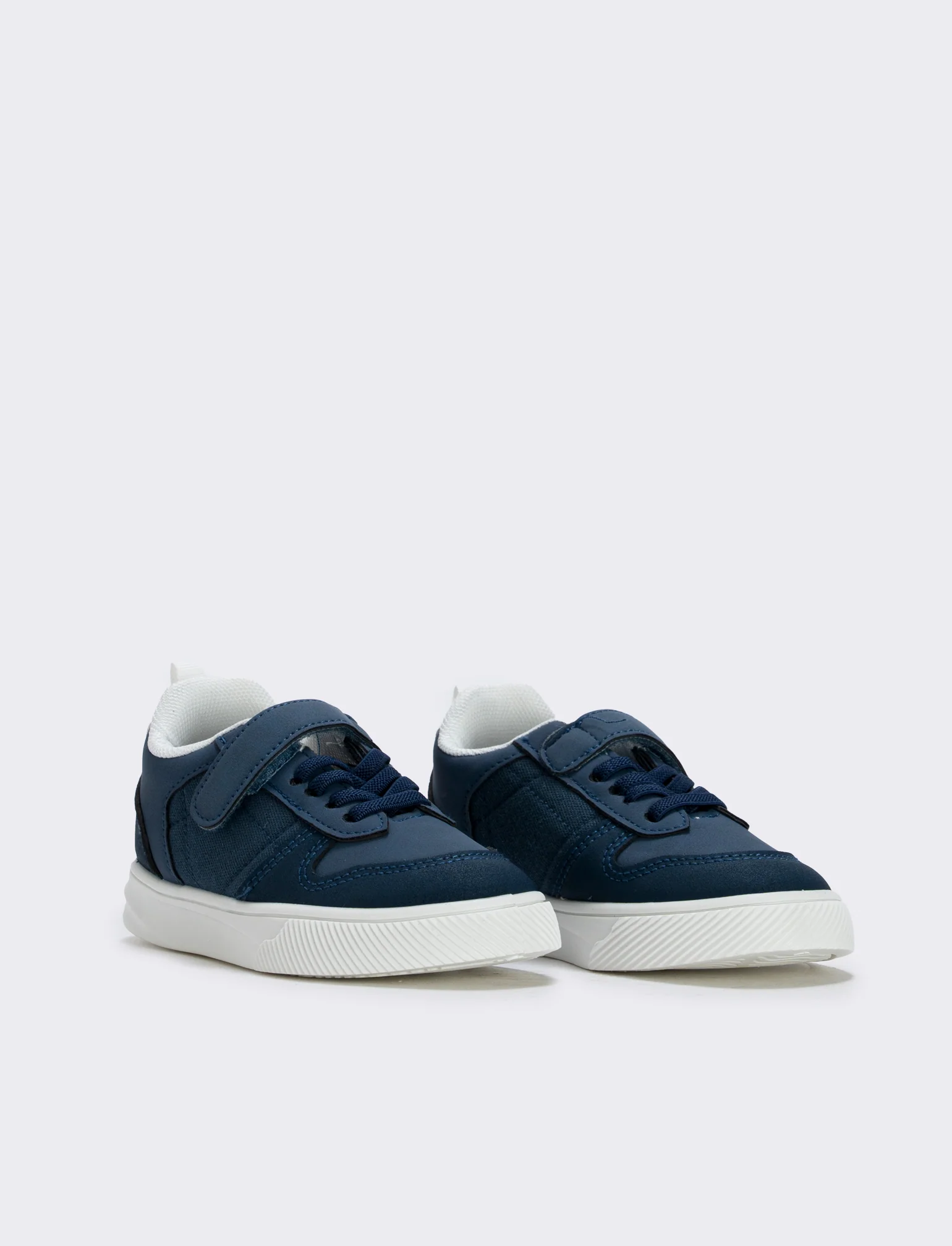 Sneakers da bambino con lacci e strappi - Blu - Image 3