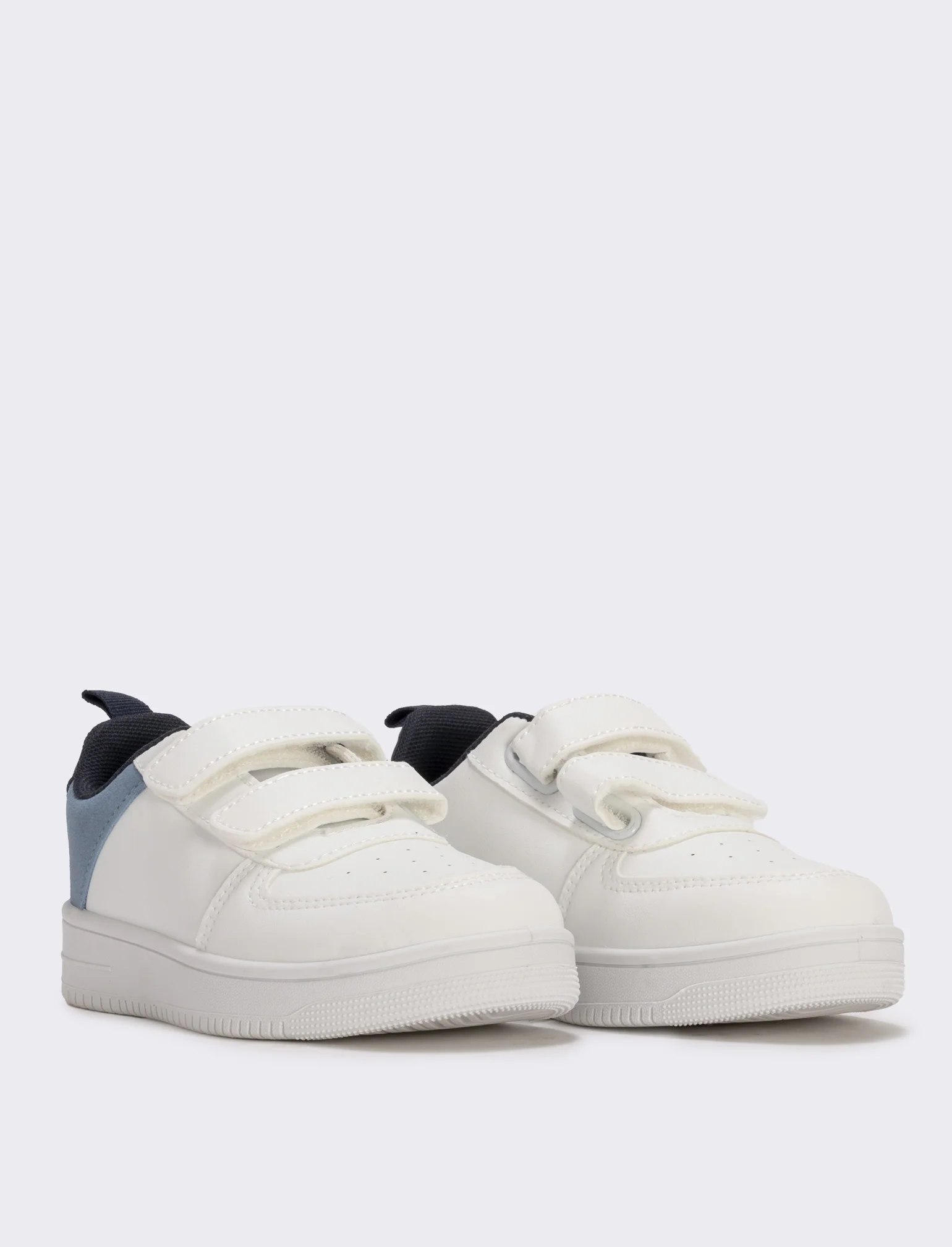 Sneakers minimal bianche e azzurre per bambini - Bianco - Image 3