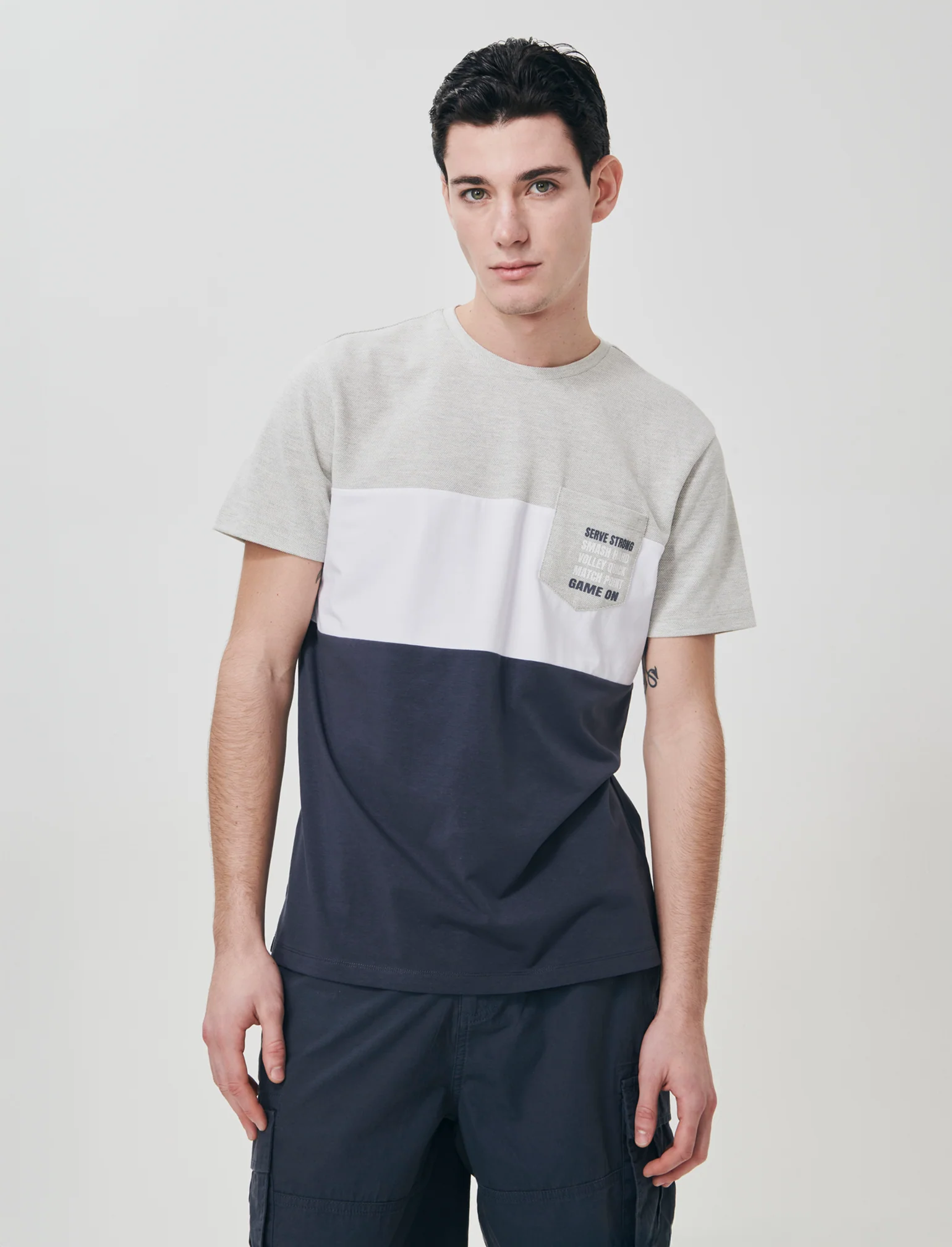T-shirt a fasce con taschino petto - Avion - Image 3