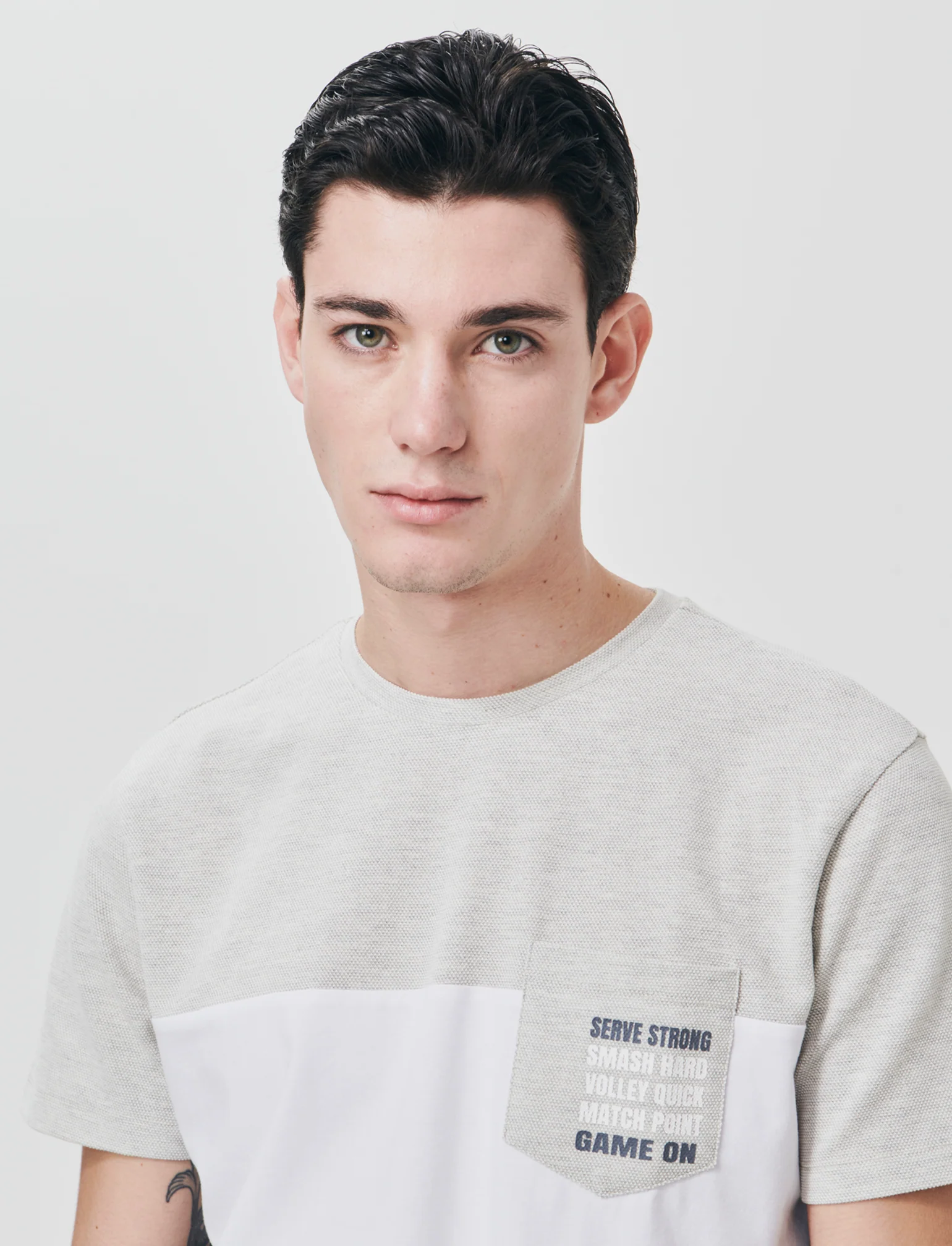 T-shirt a fasce con taschino petto - Avion - Image 4