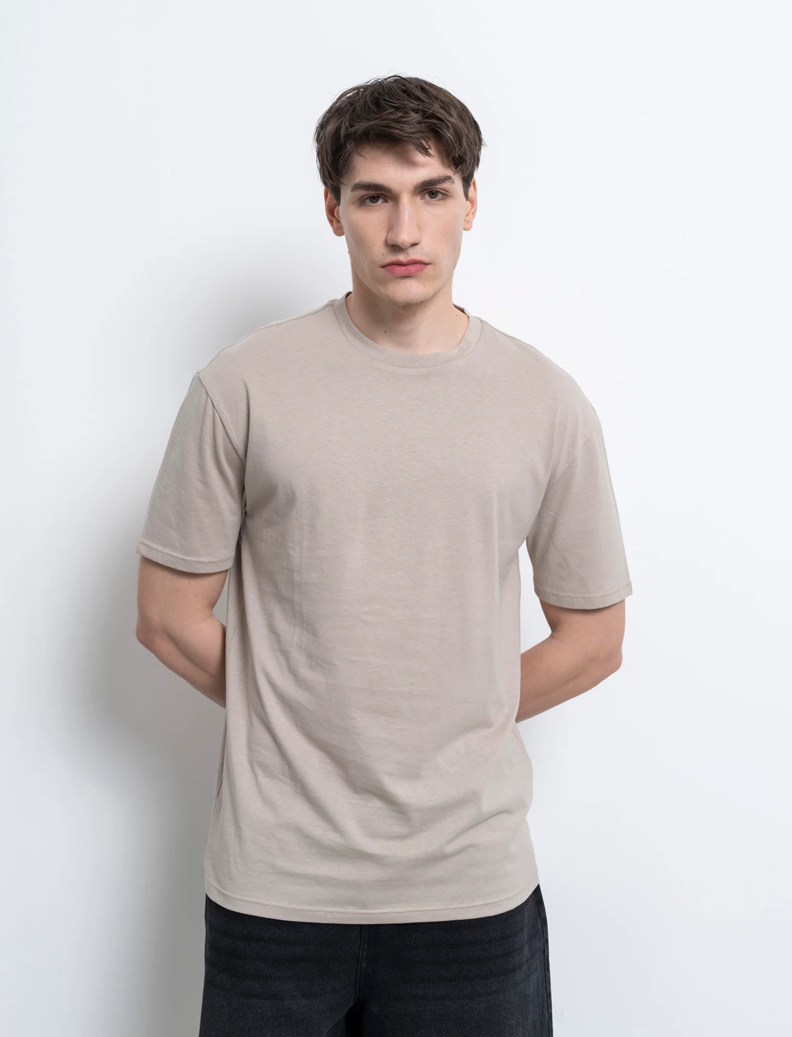 T-shirt basic in cotone boxy fit da uomo - Beige - Image 4
