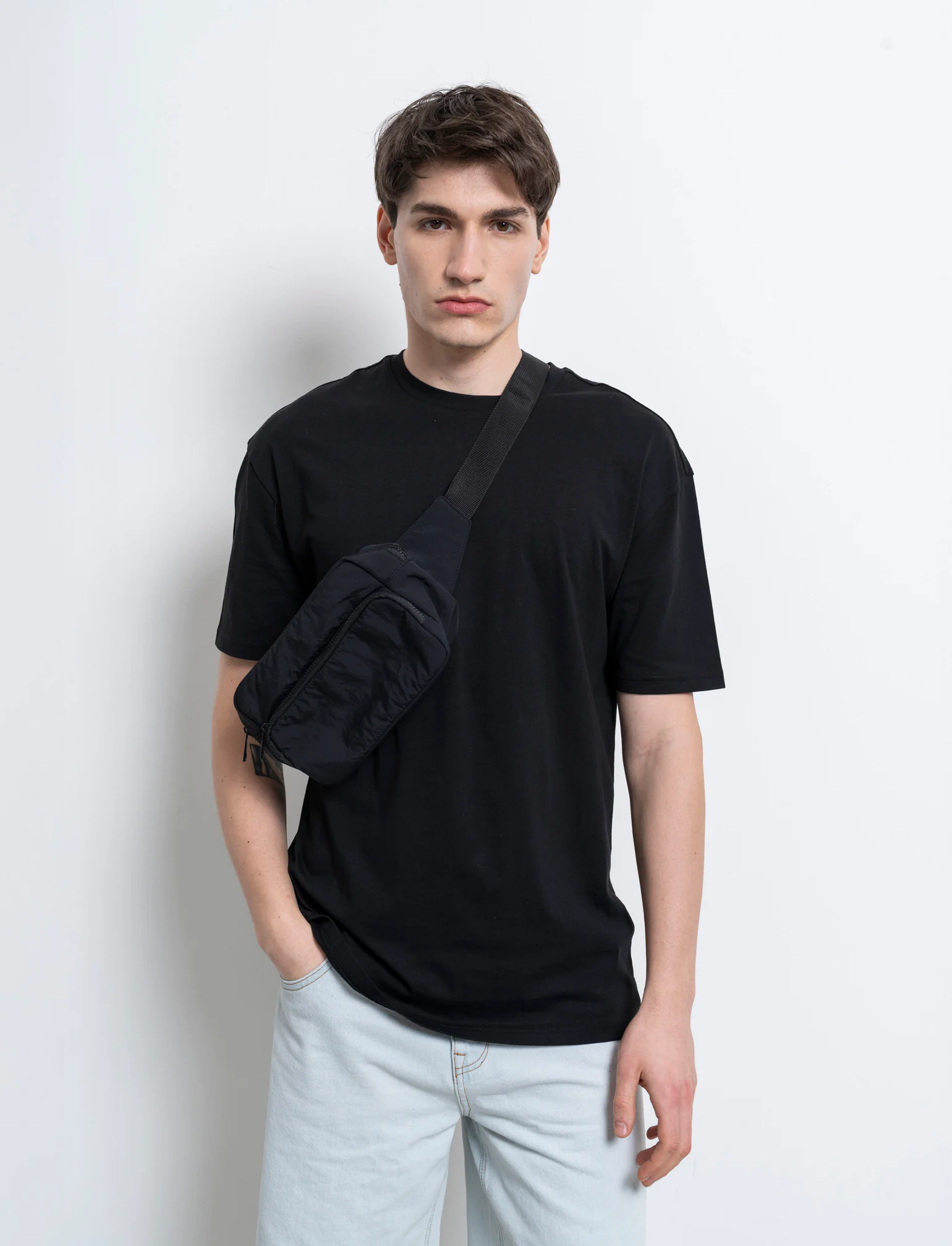 T-shirt basic in cotone boxy fit da uomo - Nero - Image 4