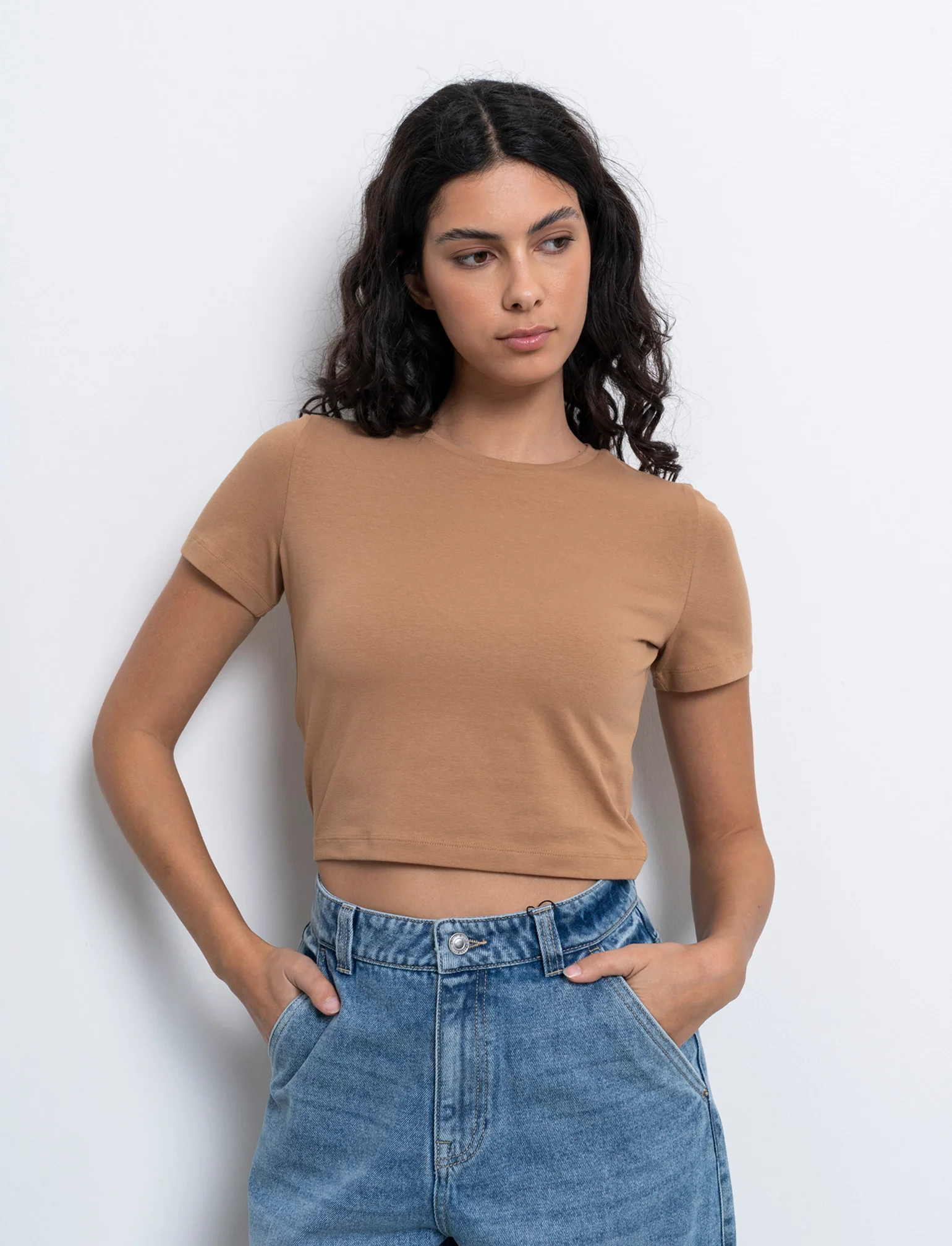 T-shirt basica crop da donna - Caramello - Image 3