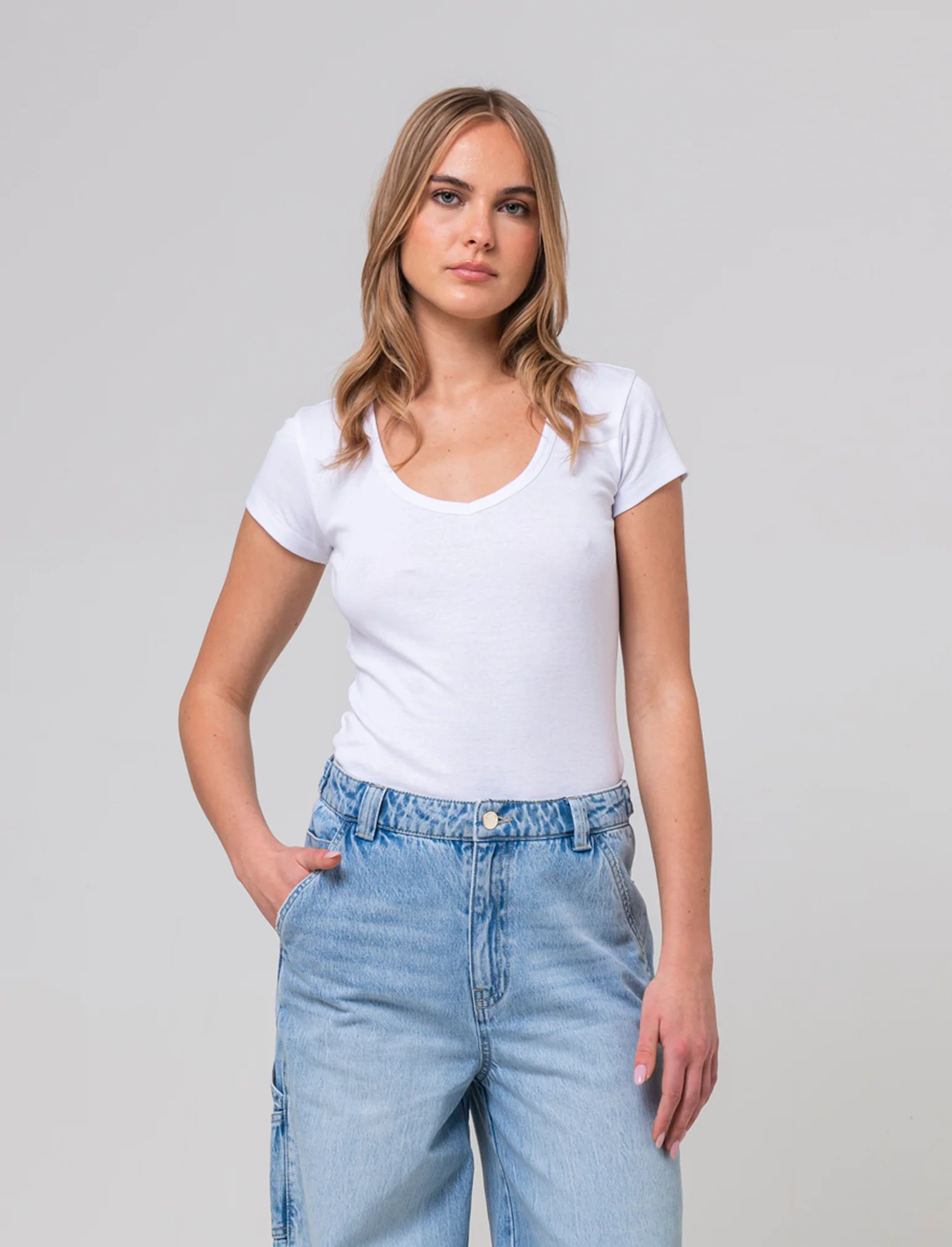 T-shirt basica da donna - Bianco - Image 3