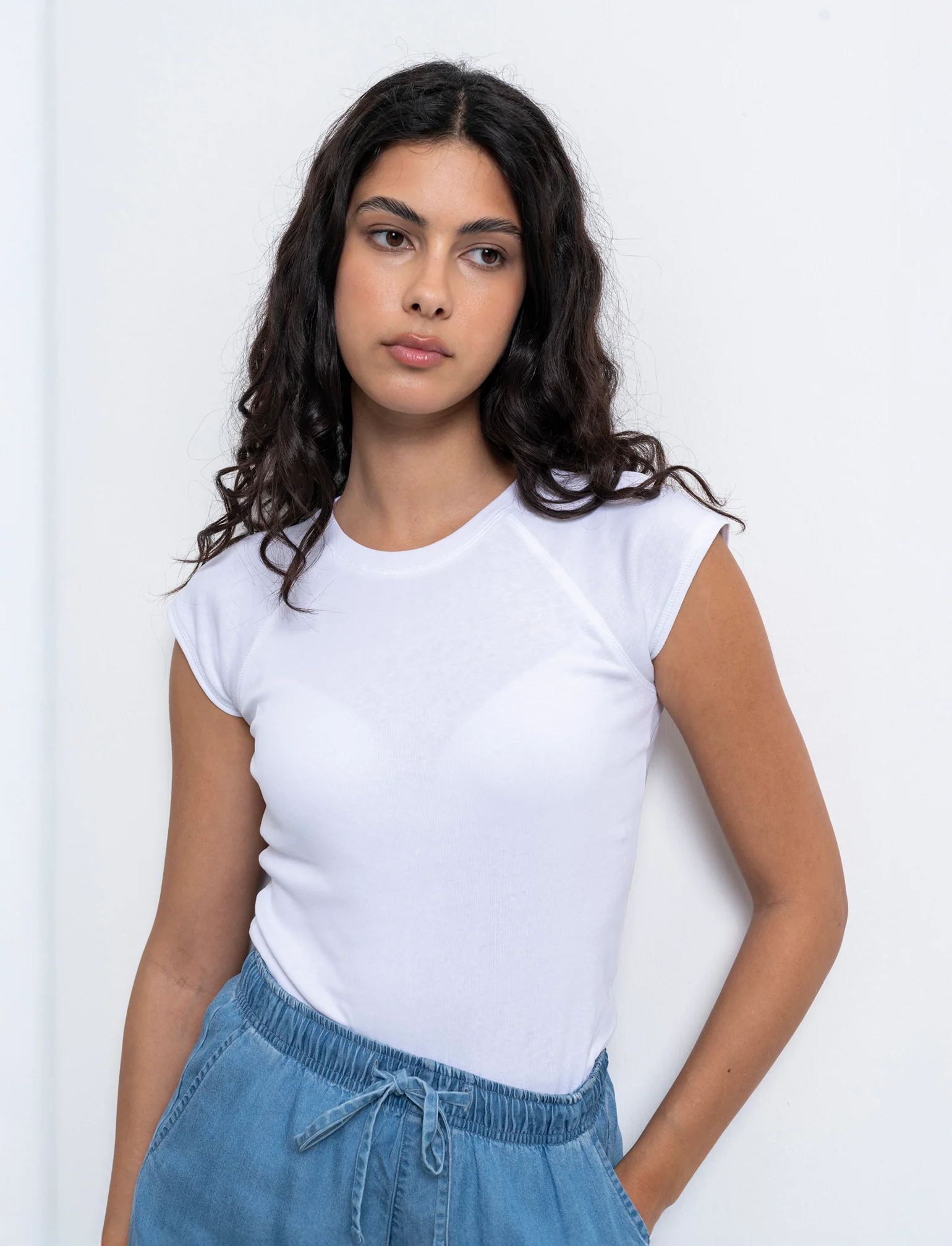 T-shirt basica da donna - Bianco - Image 3