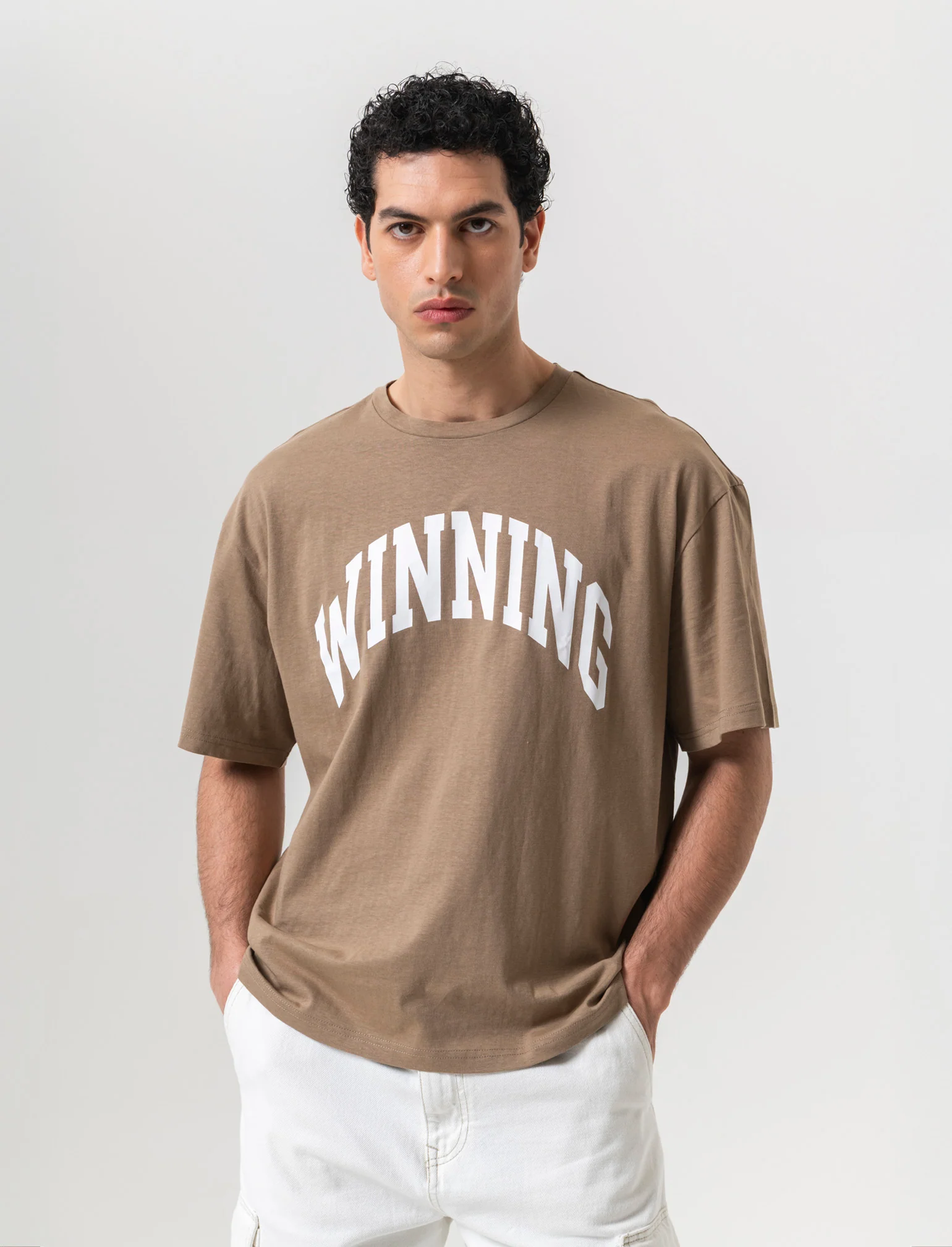 T-shirt boxy fit con stampa da uomo - Grigio tortora - Image 3