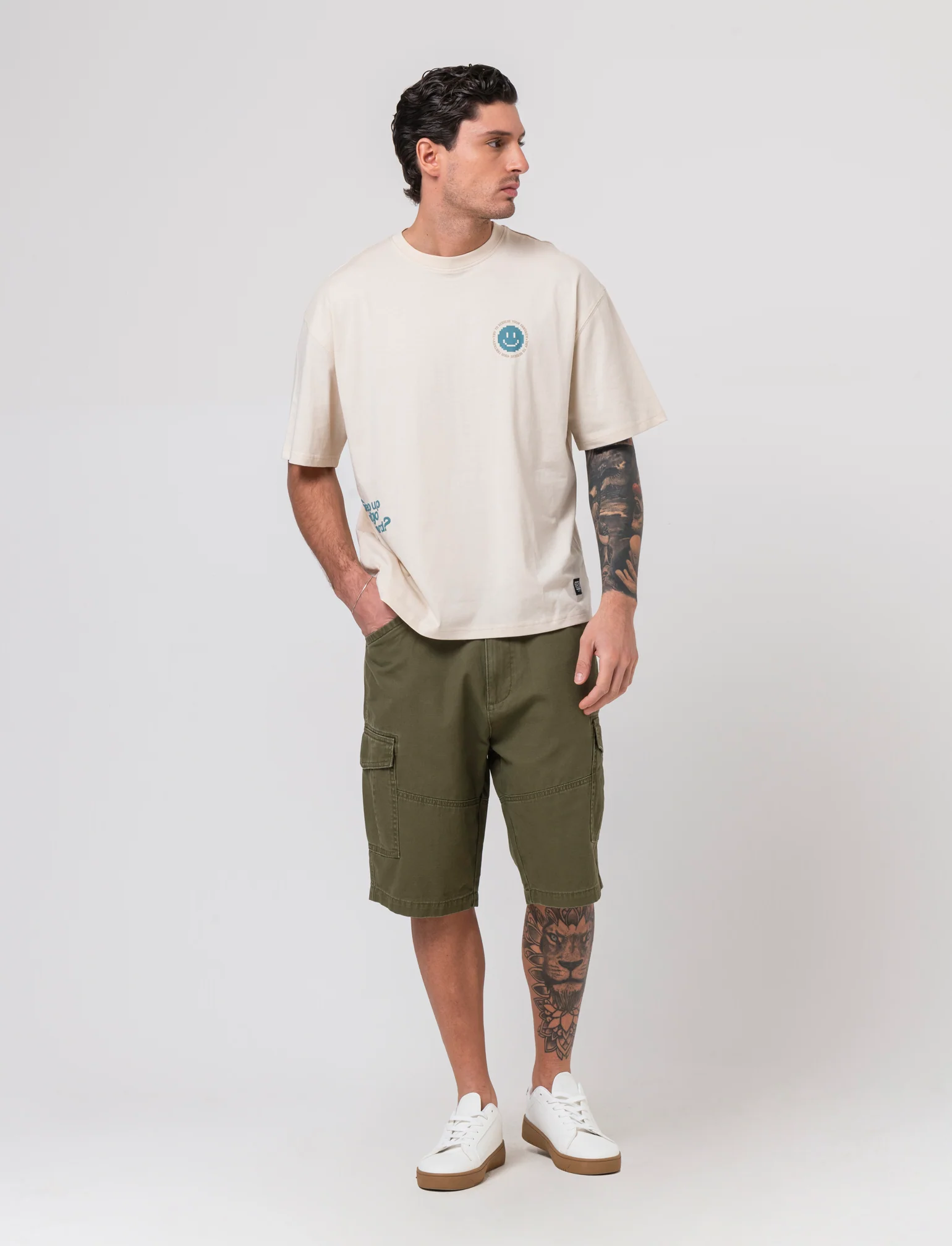 T-shirt boxy fit in cotone con stampe da uomo - Beige ecru - Image 3
