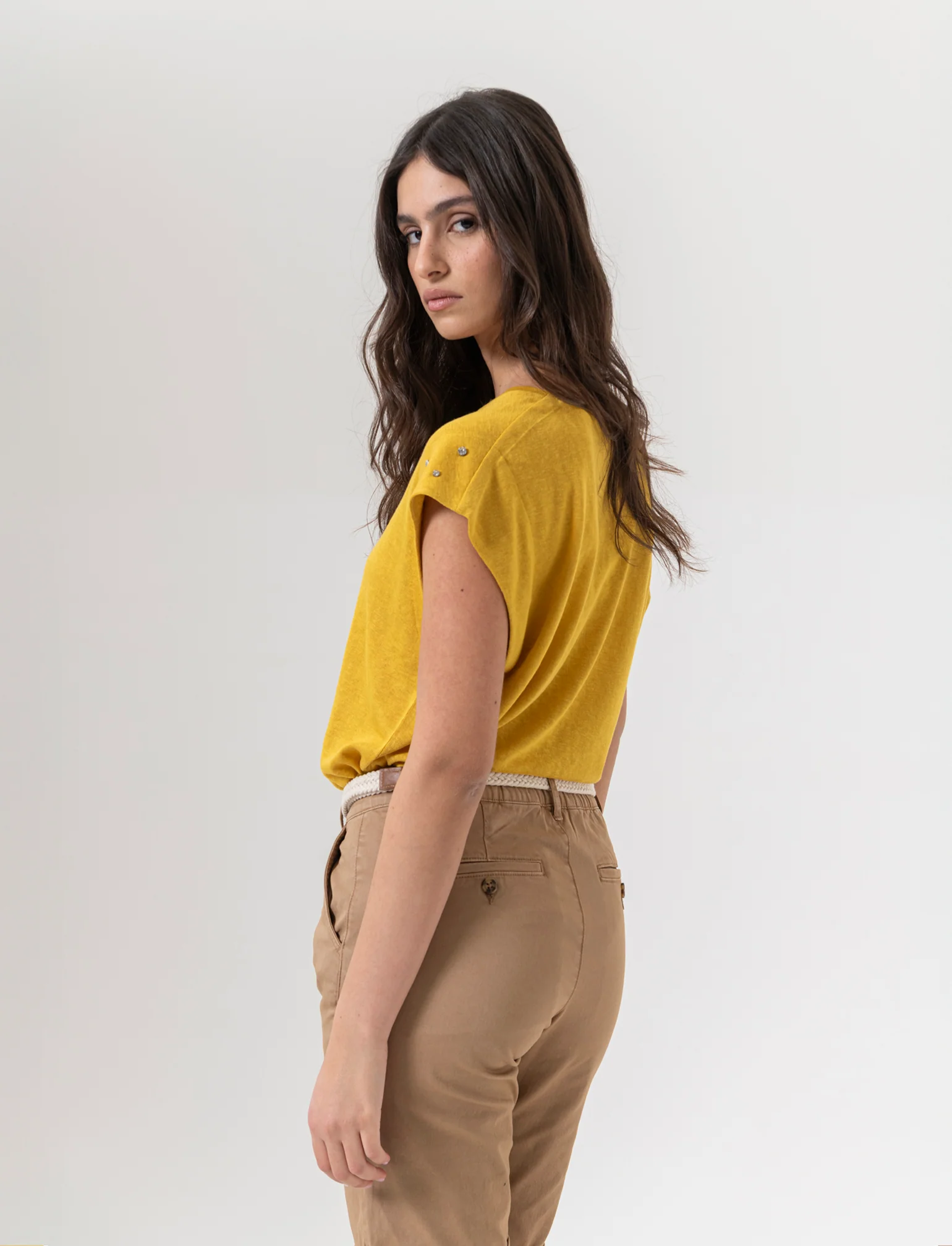 T-shirt con applicazioni da donna - Senape