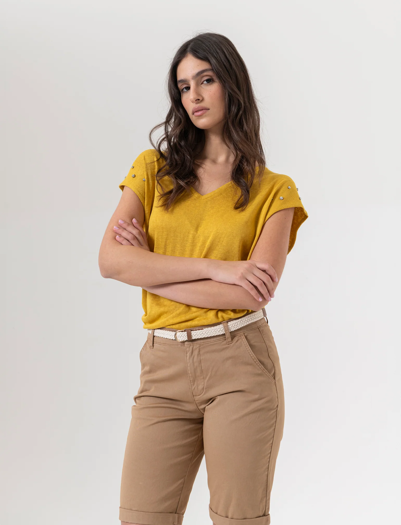 T-shirt con applicazioni da donna - Senape - Image 3