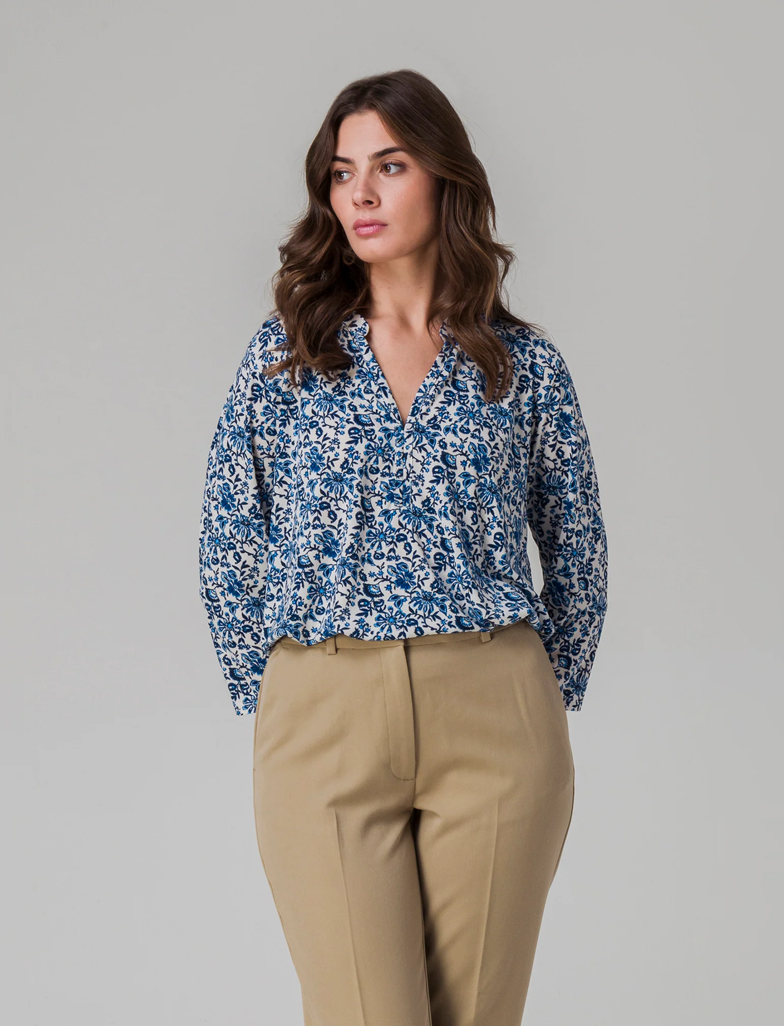 T-shirt con collo alla coreana da donna - var 2
