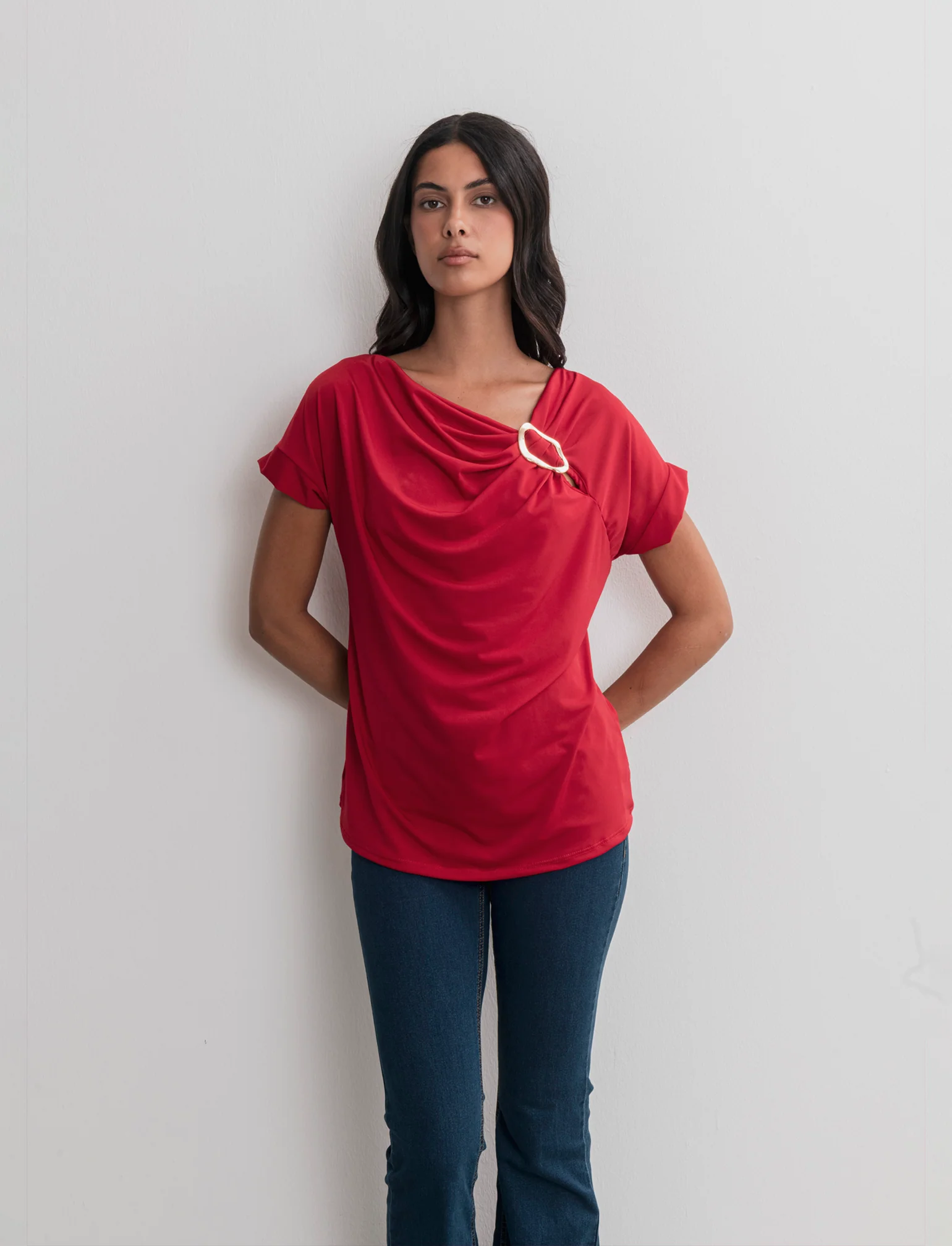 T-SHIRT CON FIBBIA - Rosso