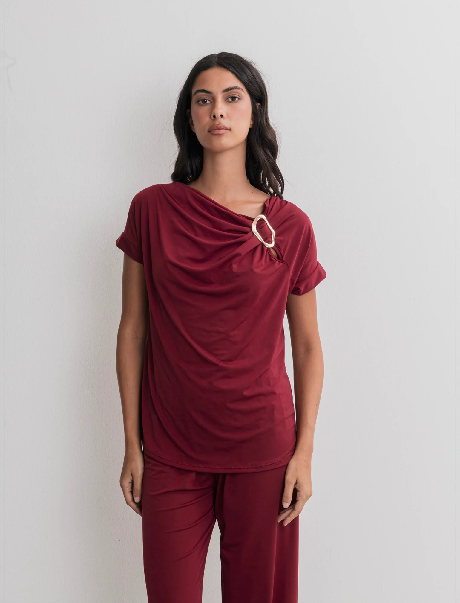 T-SHIRT CON FIBBIA - Vinaccia - Image 2