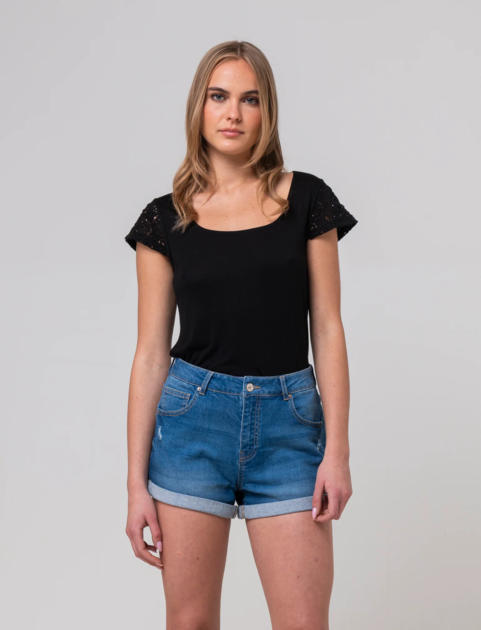 T-shirt con manica in pizzo da donna - Nero - Image 3