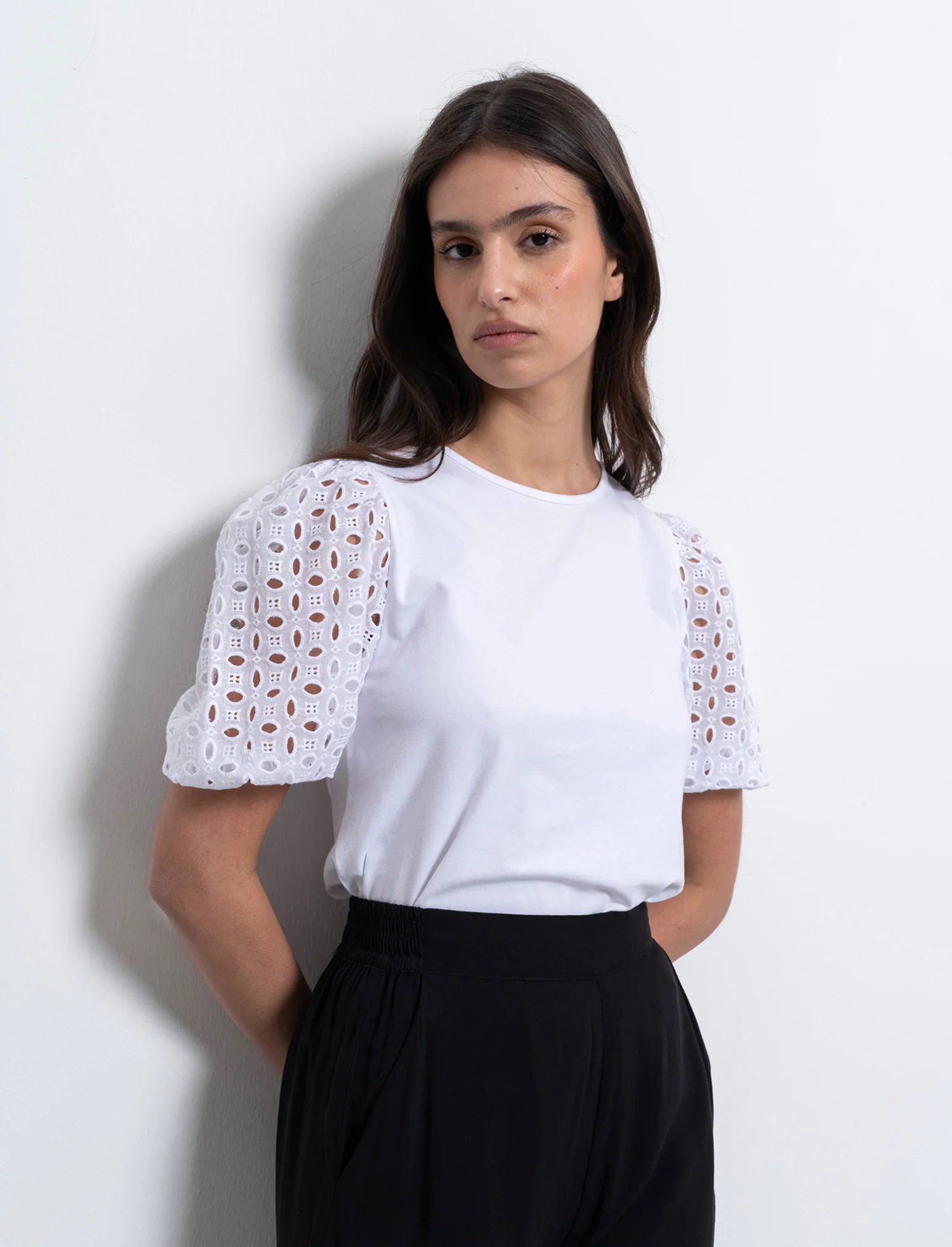 T-shirt con maniche in pizzo da donna - Bianco - Image 3